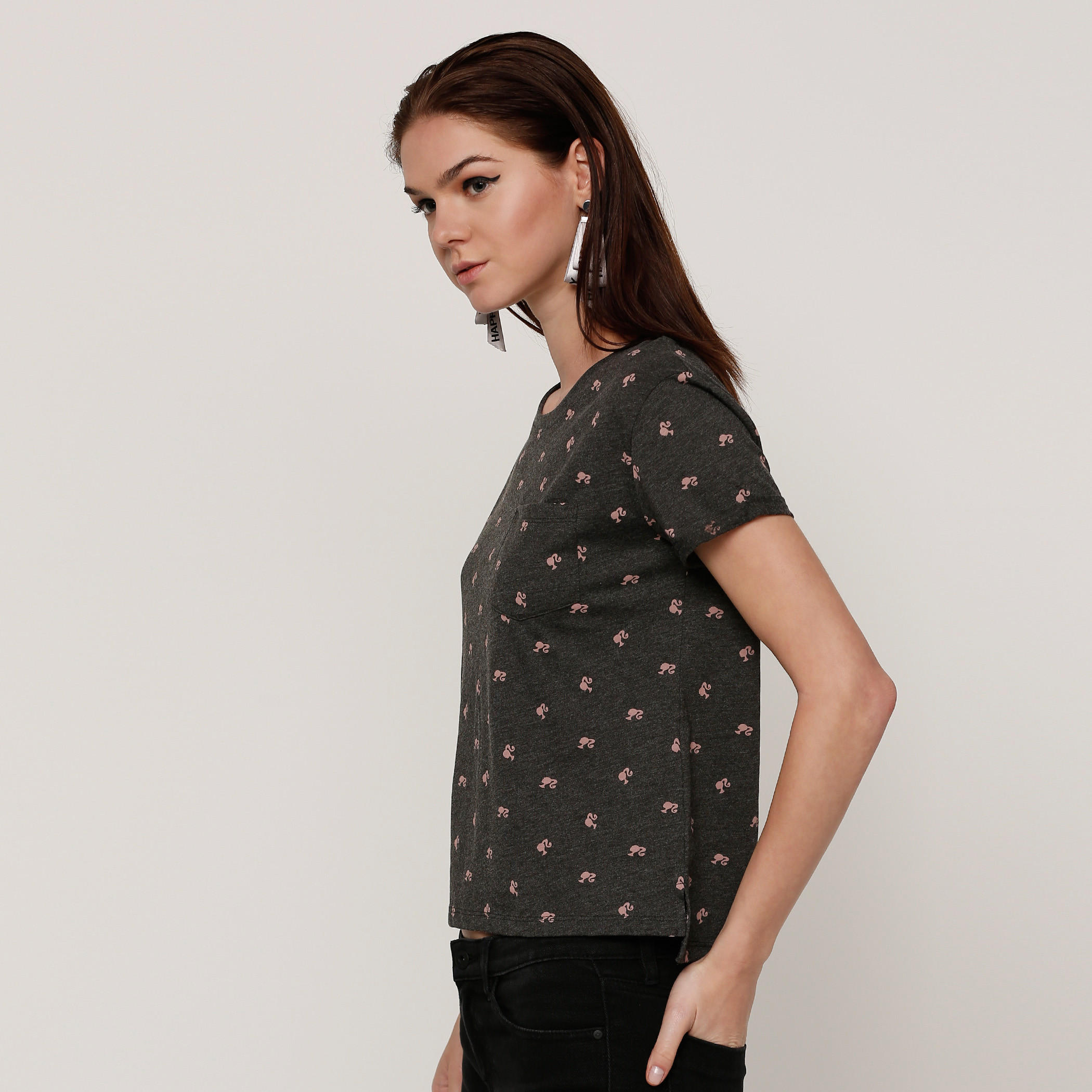 تيشيرت بياقة مستديرة وطبعات باربي-women-clothing-tshirts-image-3