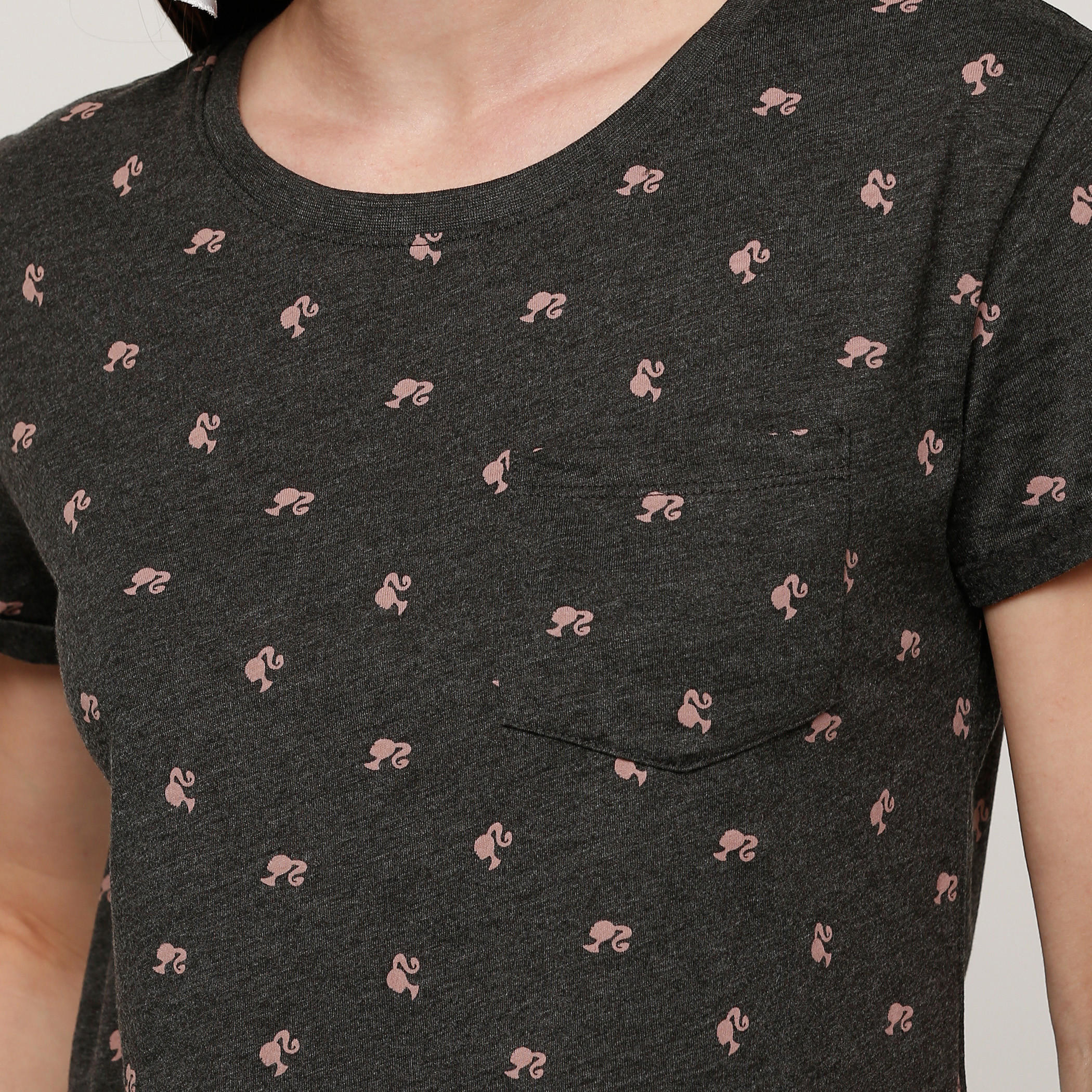 تيشيرت بياقة مستديرة وطبعات باربي-women-clothing-tshirts-image-2