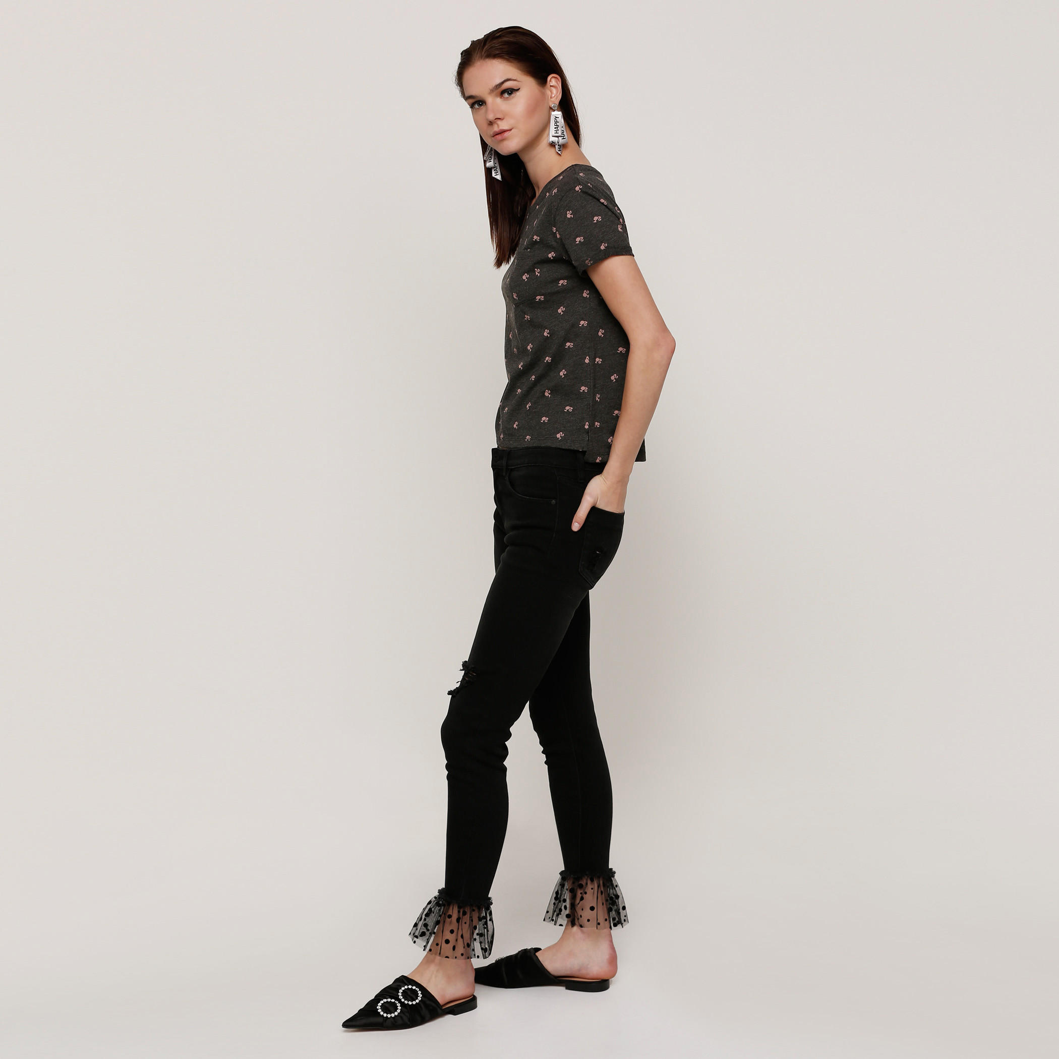 تيشيرت بياقة مستديرة وطبعات باربي-women-clothing-tshirts-image-1