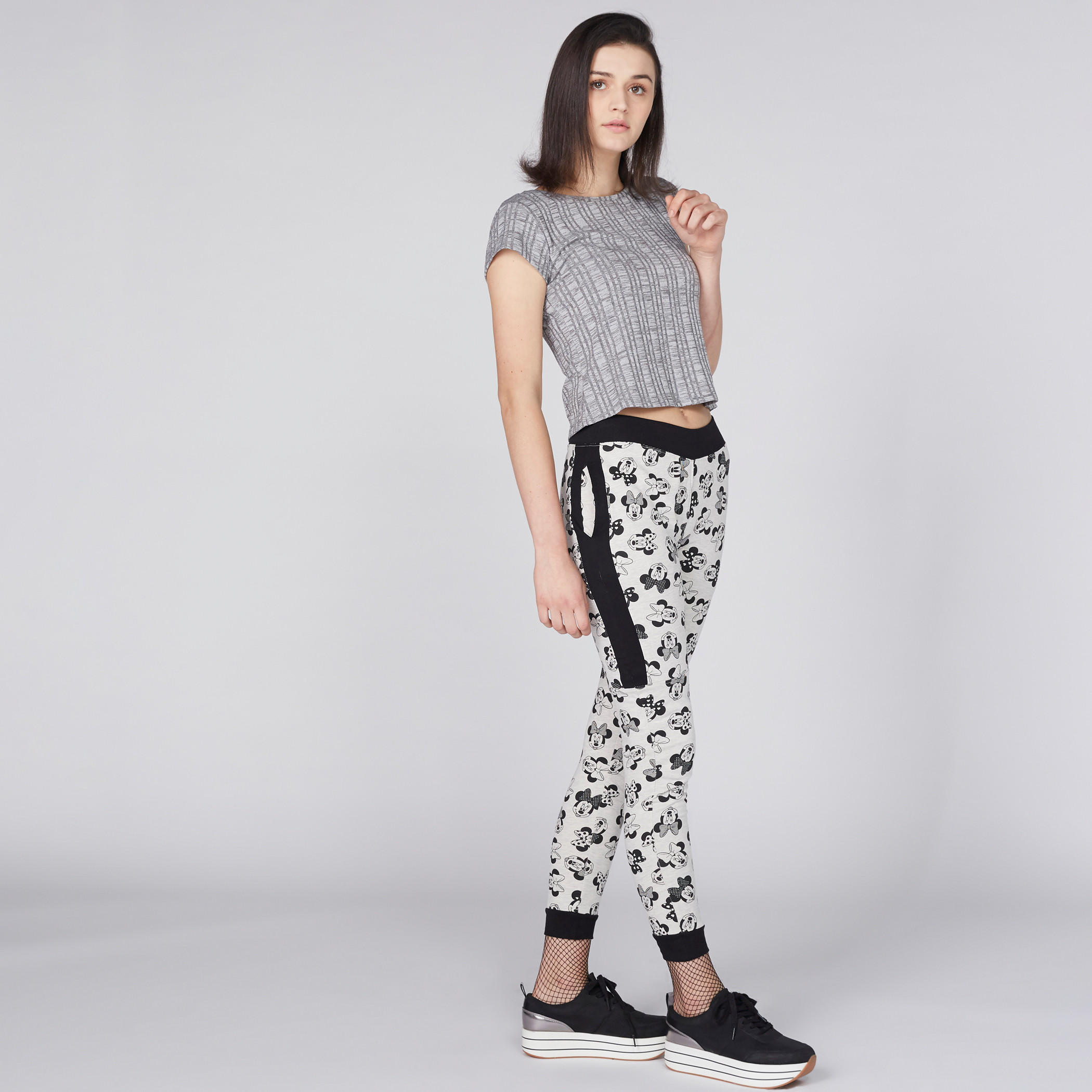 تيشيرت بياقة مستديرة وأكمام كاب وطبعات باربي-women-clothing-shirtsandblouses-shirts-image-1