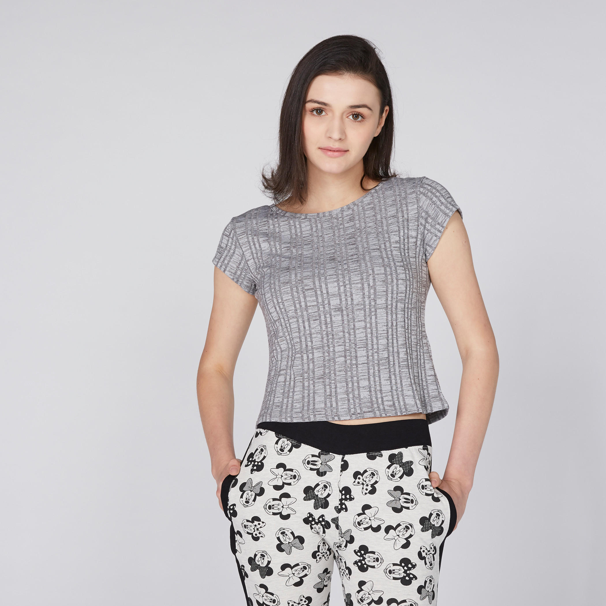 تيشيرت بياقة مستديرة وأكمام كاب وطبعات باربي-women-clothing-shirtsandblouses-shirts-image-2