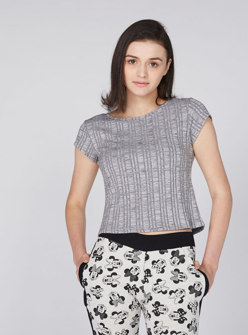 تيشيرت بياقة مستديرة وأكمام كاب وطبعات باربي-women-clothing-shirtsandblouses-shirts-image-2
