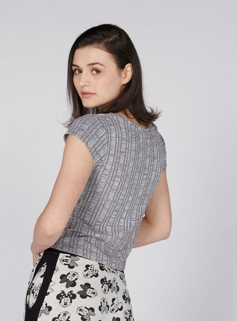 تيشيرت بياقة مستديرة وأكمام كاب وطبعات باربي-women-clothing-shirtsandblouses-shirts-image-4