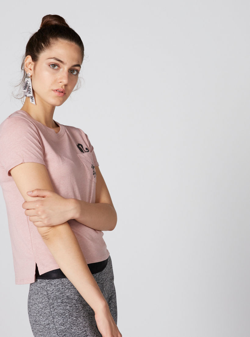 بلوزة بياقة مستديرة وأكمام قصيرة وطبعات باربي-women-clothing-tshirts-image-1
