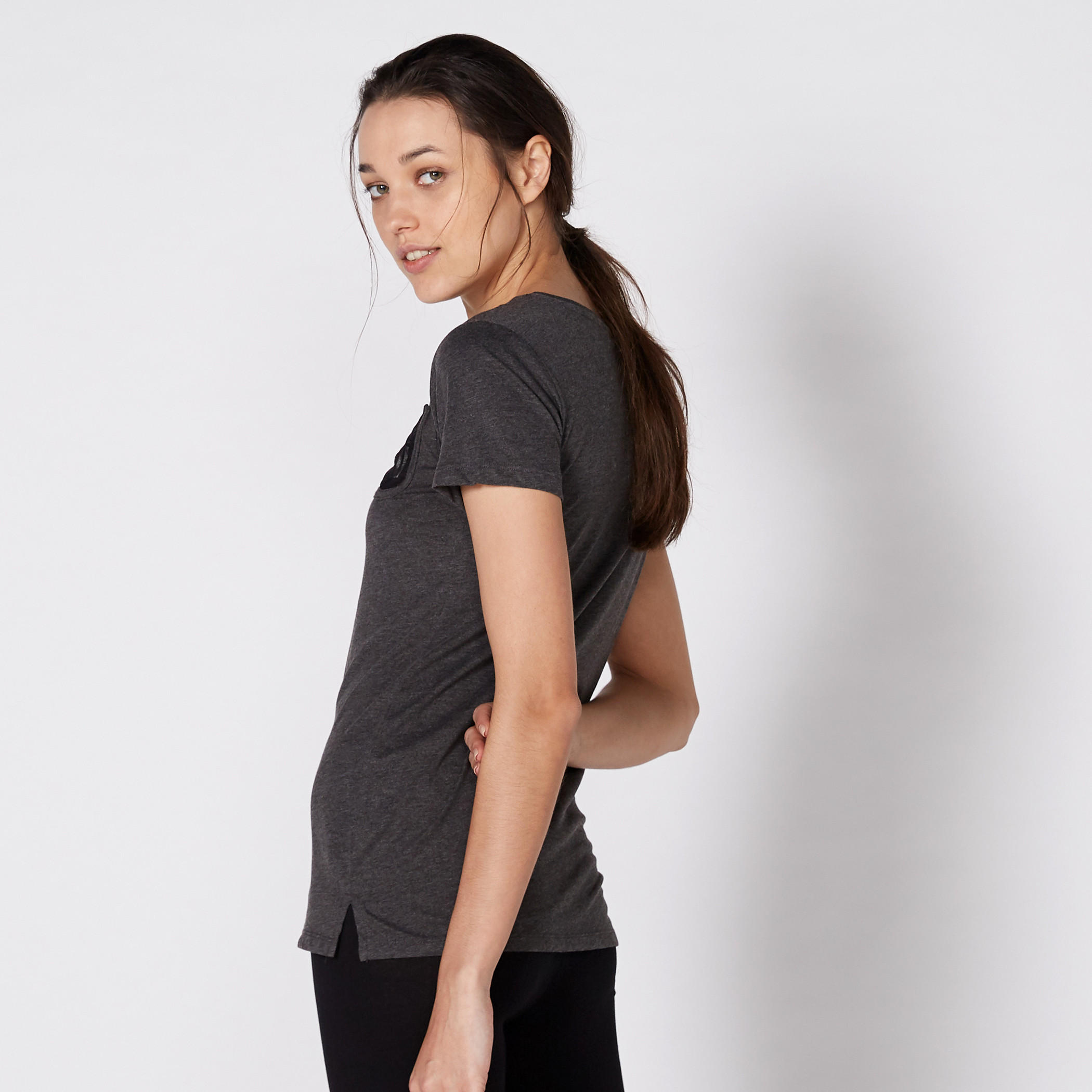 تيشيرت بياقة مستديرة وأكمام قصيرة مع طبعات-women-clothing-tshirts-image-4