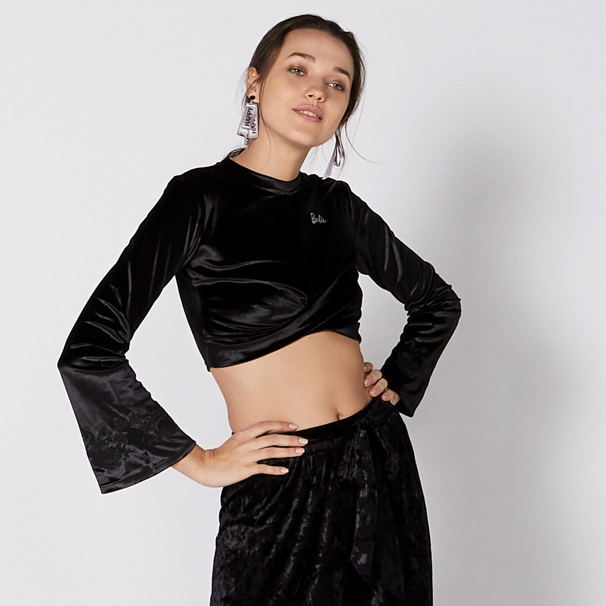 بلوزة قصيرة بياقة مستديرة وأكمام طويلة مع طبعات باربي-women-clothing-shirtsandblouses-blouses-image-1