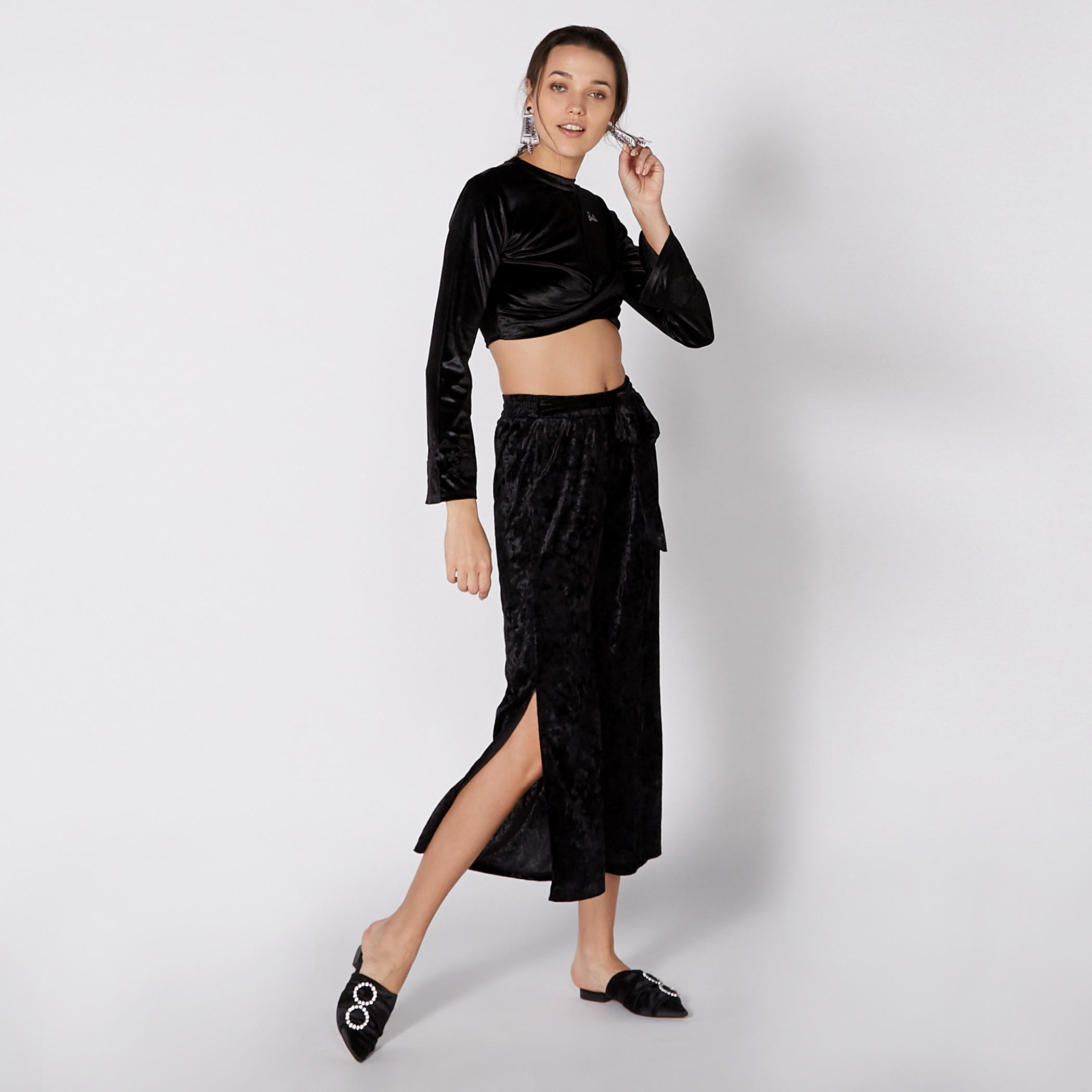 بلوزة قصيرة بياقة مستديرة وأكمام طويلة مع طبعات باربي-women-clothing-shirtsandblouses-blouses-image-3