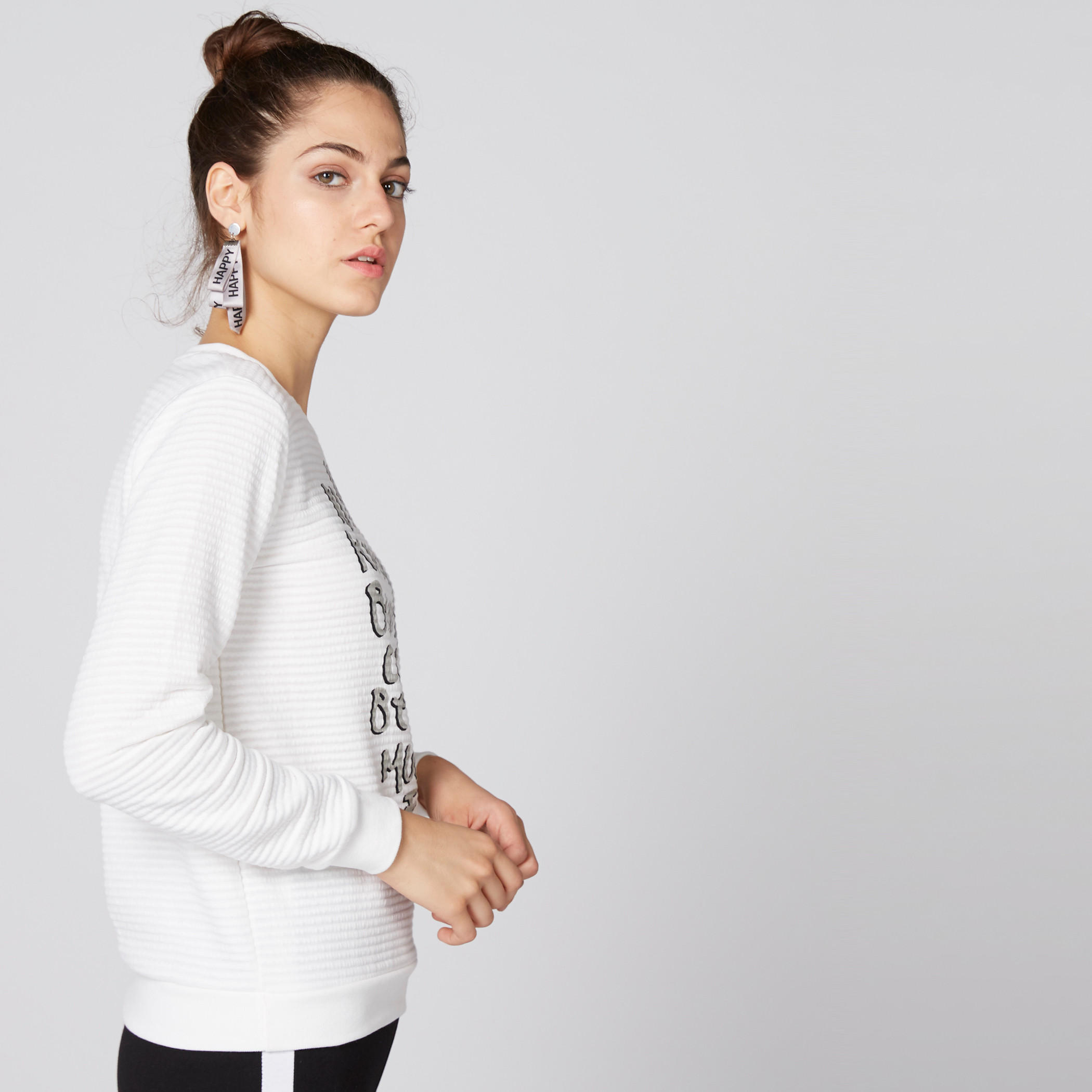 سويت شيرت بطبعات باربي وياقة مستديرة وأكمام طويلة-women-winterwear-hoodiesandsweatshirts-sweatshirts-image-2