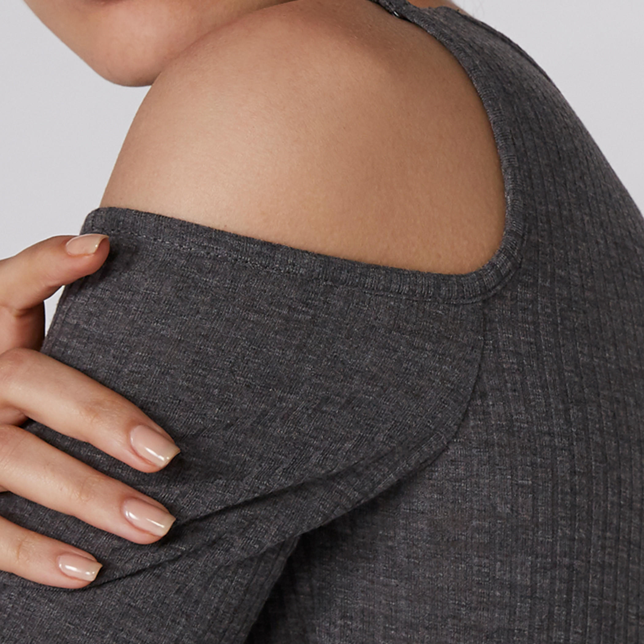 بلوزة بطبعات باربي بياقة مستديرة وأكتاف مكشوفة-women-clothing-shirtsandblouses-blouses-image-2