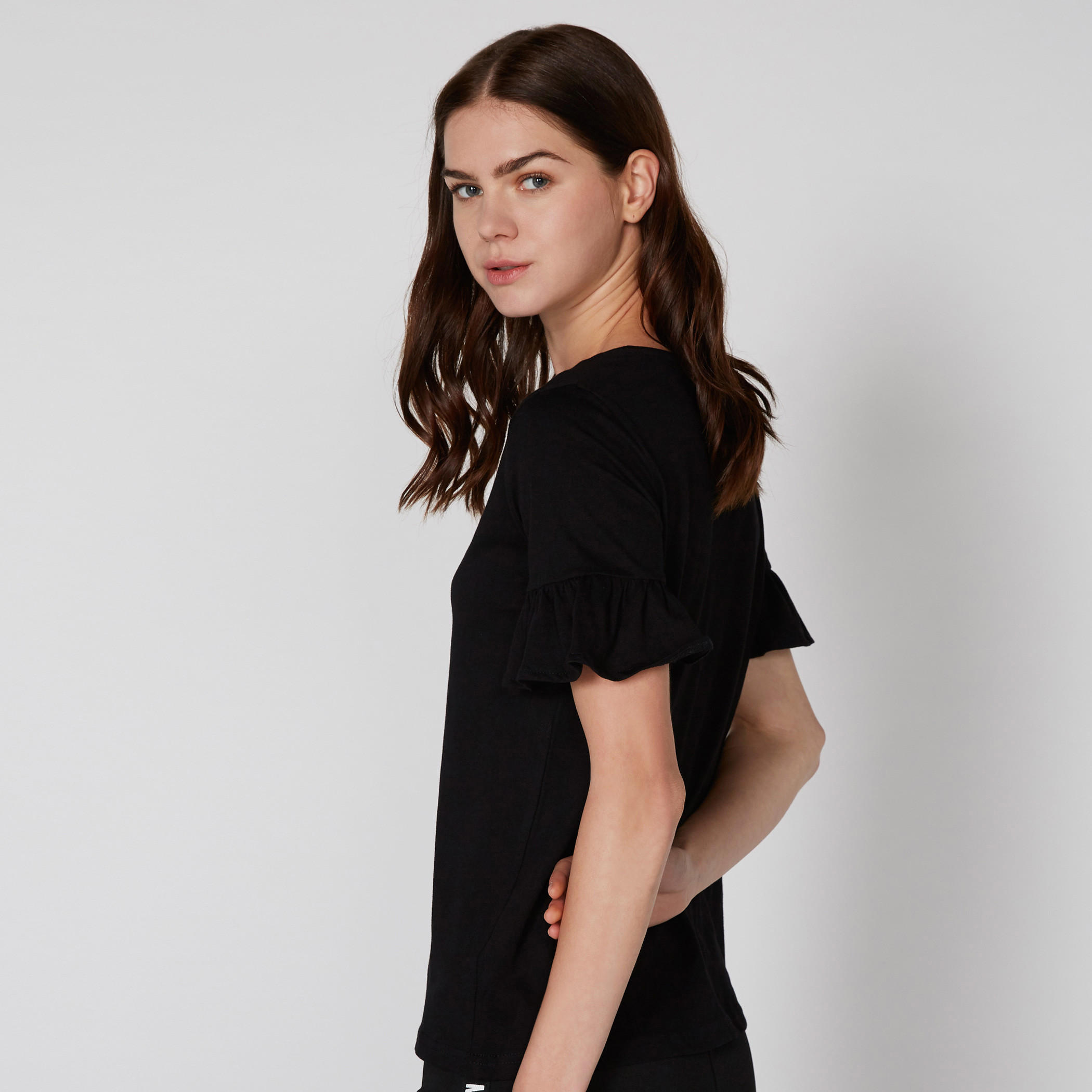 بلوزة بياقة مستديرة وتفاصيل كشكش مع طبعات باربي-women-clothing-shirtsandblouses-blouses-image-4
