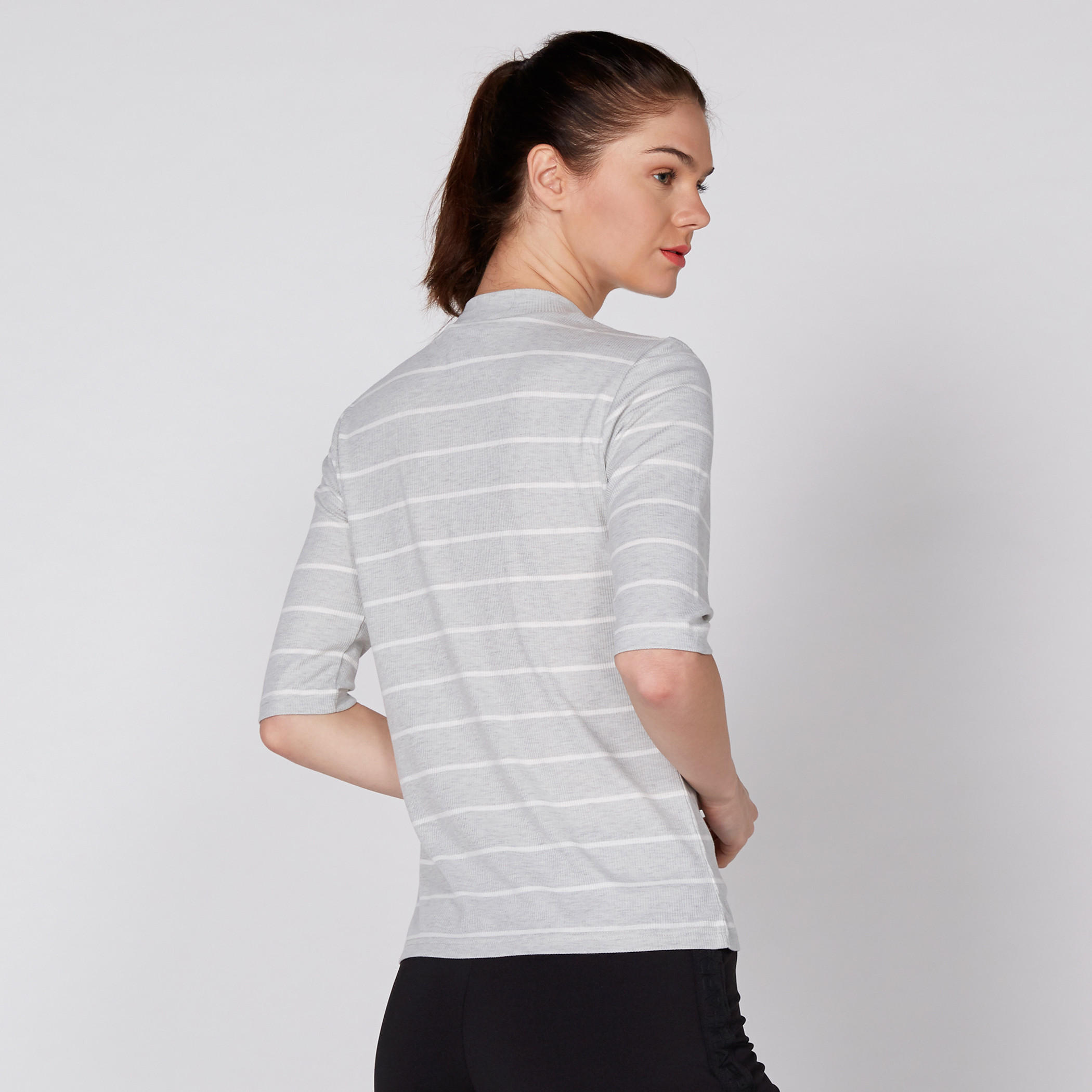 تيشيرت مقلّم بياقة مستديرة وأكمام قصيرة-women-clothing-tshirts-image-4