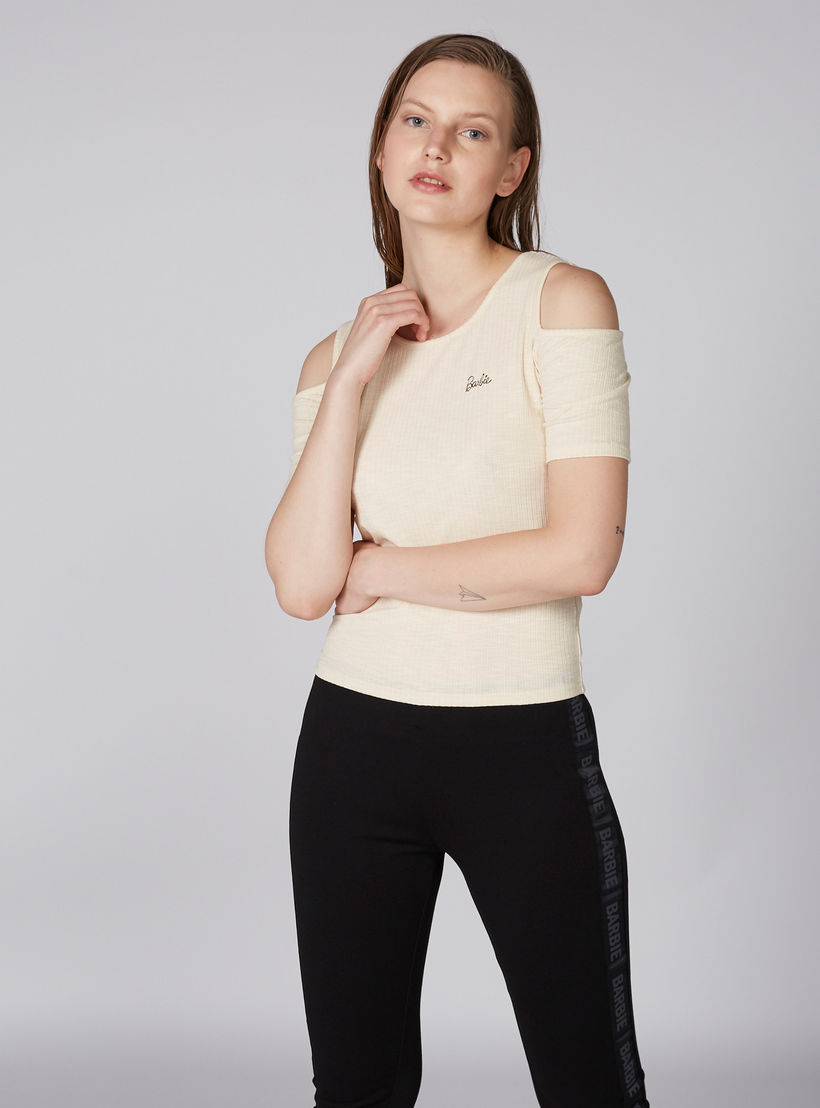 بلوزة بارزة الملمس بأكتاف مكشوفة وياقة مستديرة من باربي-women-clothing-tshirts-image-1