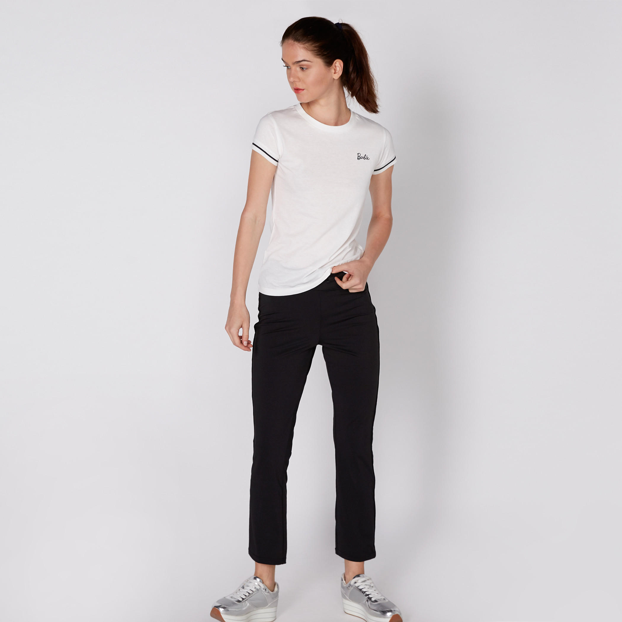 تيشيرت بياقة مستديرة وأكمام كاب مع طبعات باربي-women-clothing-tshirts-image-2