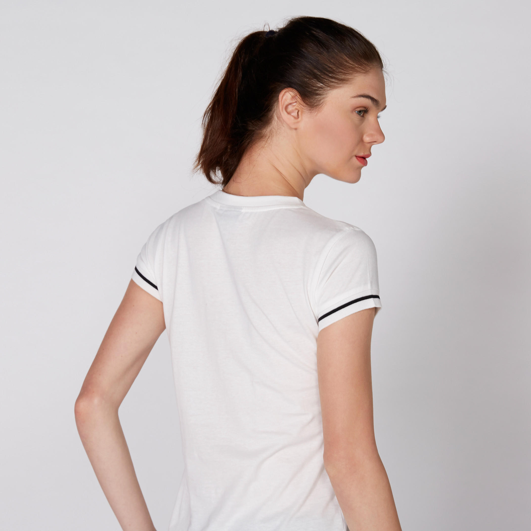 تيشيرت بياقة مستديرة وأكمام كاب مع طبعات باربي-women-clothing-tshirts-image-4