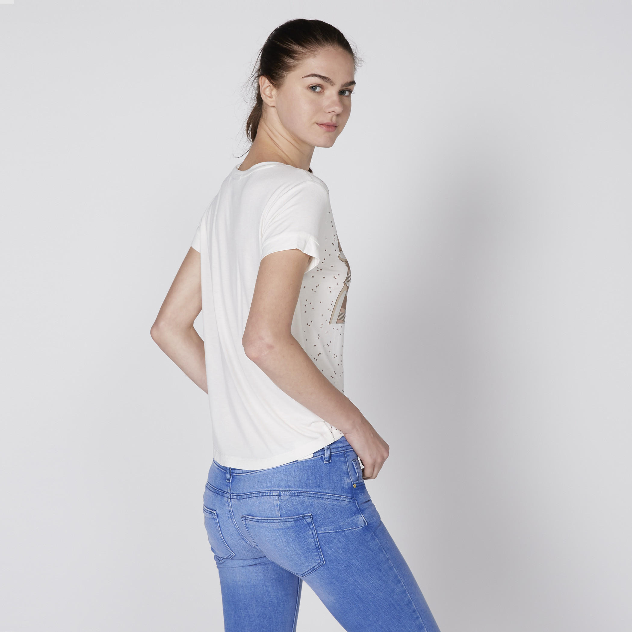 تيشيرت بياقة مستديرة وأكمام قصيرة وطبعات باربي-women-clothing-tshirts-image-4