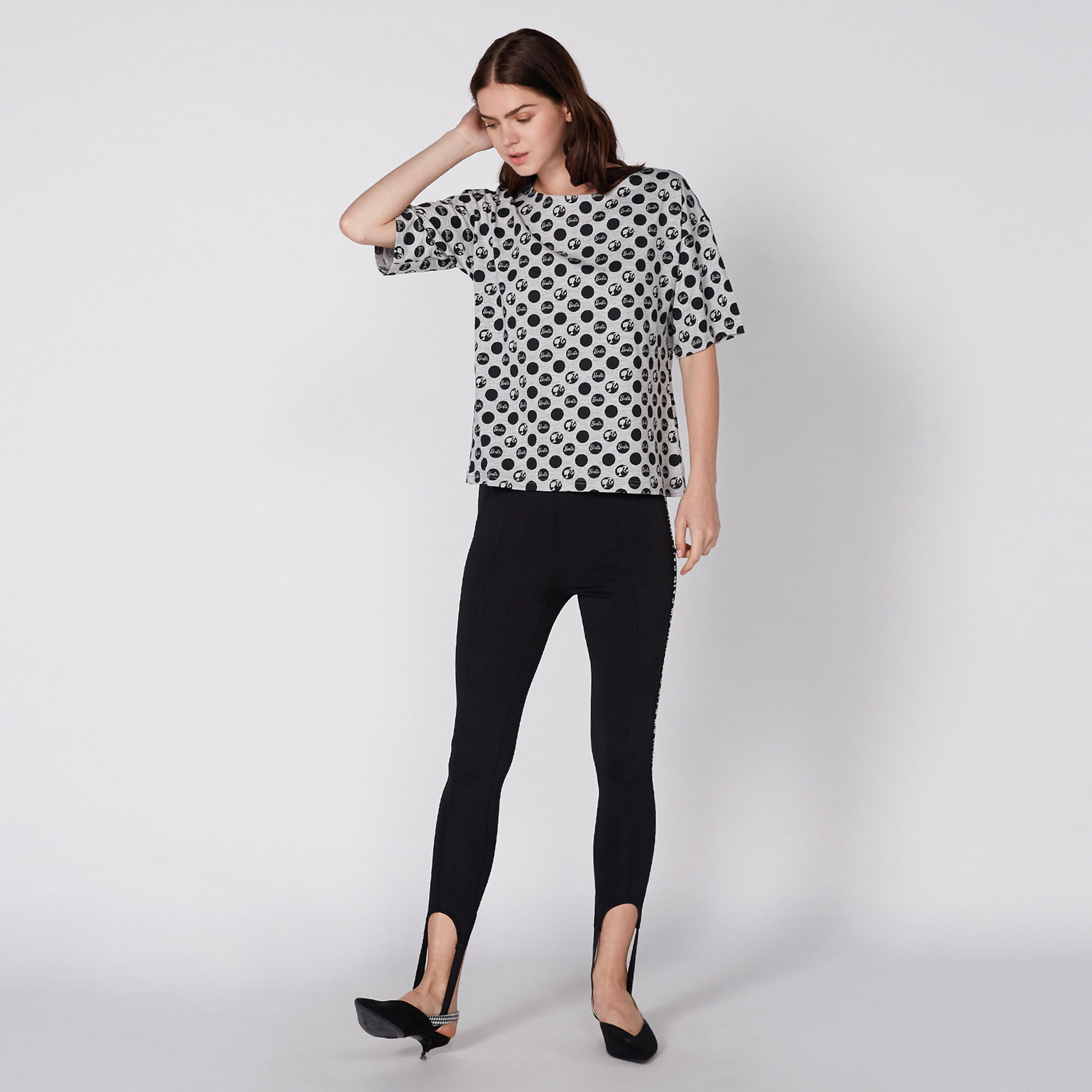 بلوزة بياقة مستديرة وأكمام قصيرة وطبعات باربي-women-clothing-shirtsandblouses-blouses-image-1
