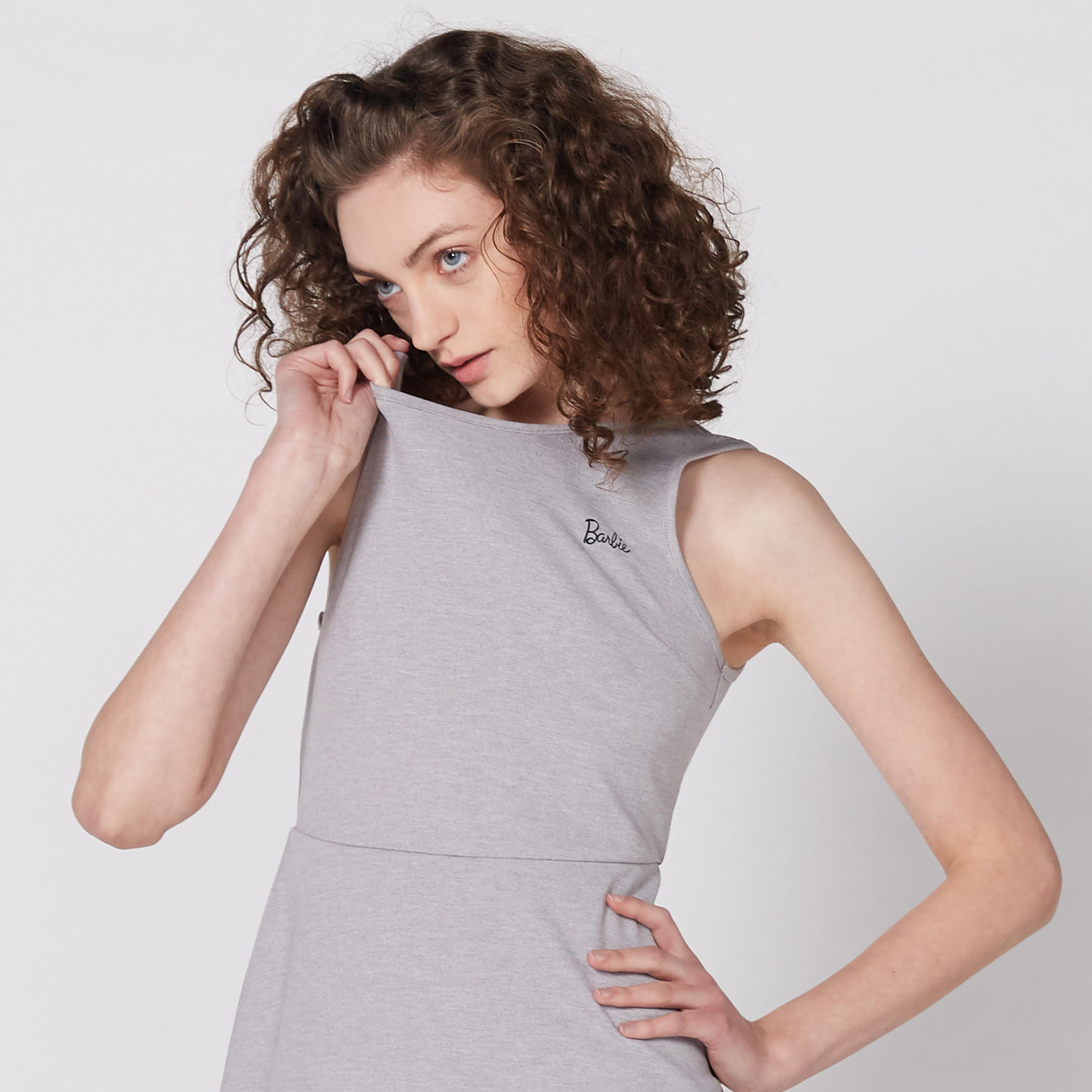 فستان دون أكمام بياقة مستديرة وطبعات باربي-women-clothing-dresses-image-3