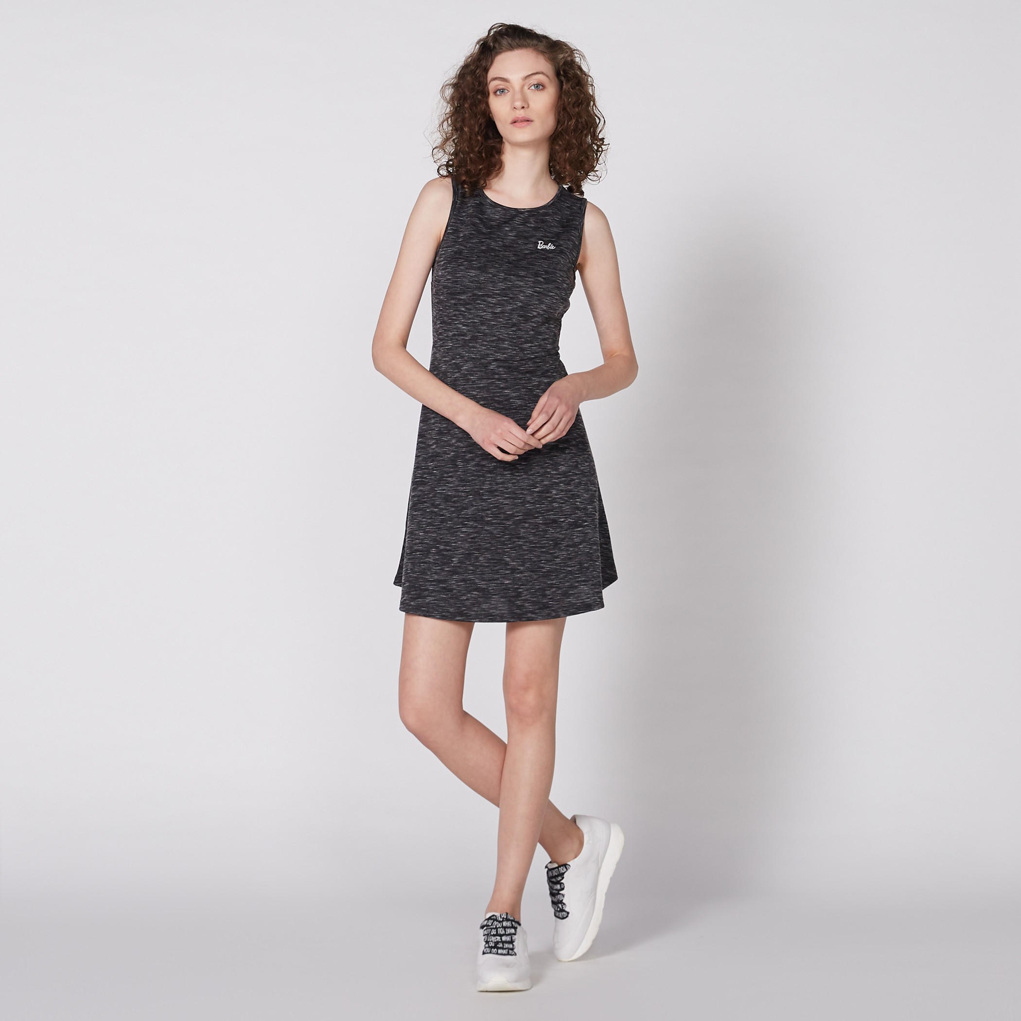 فستان قصير دون أكمام بياقة مستديرة وتطريز باربي-women-clothing-dresses-image-1