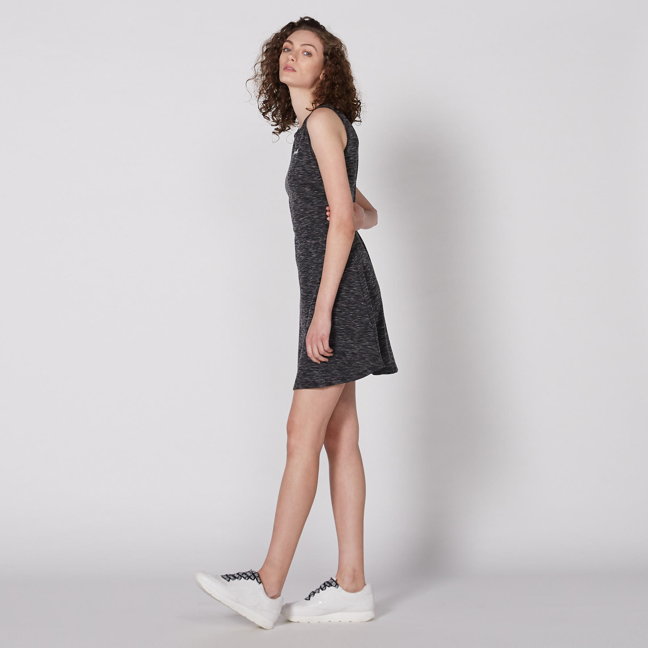 فستان قصير دون أكمام بياقة مستديرة وتطريز باربي-women-clothing-dresses-image-3