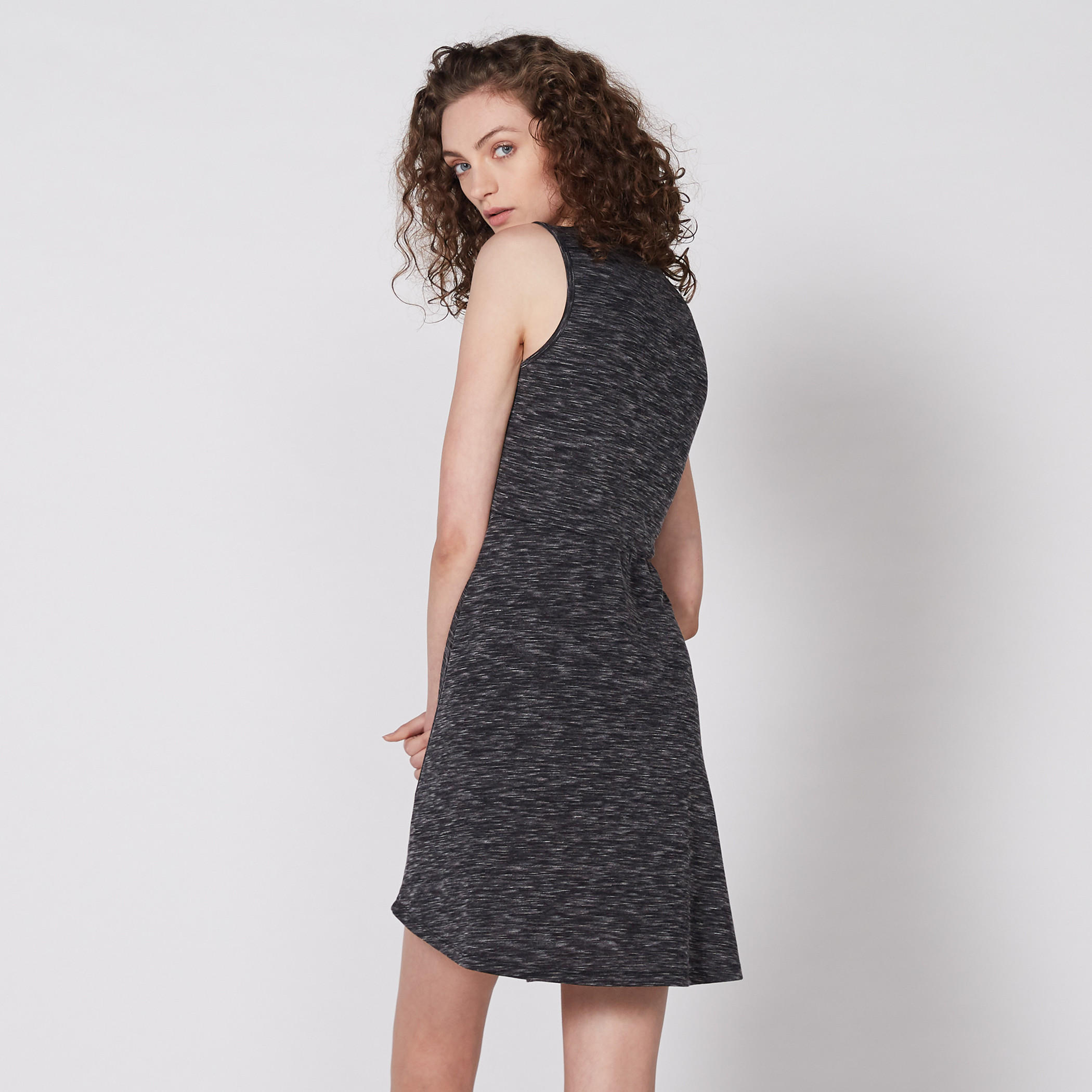 فستان قصير دون أكمام بياقة مستديرة وتطريز باربي-women-clothing-dresses-image-4