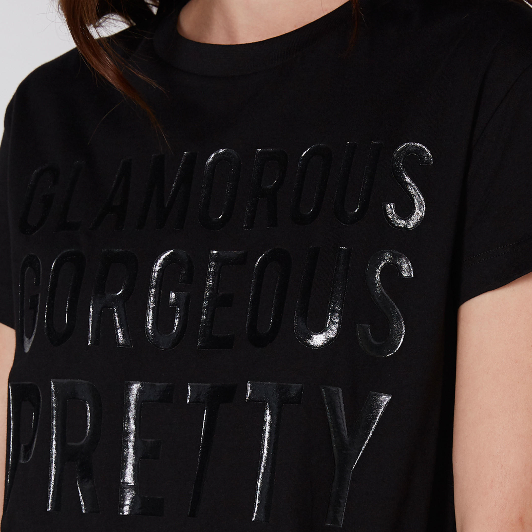 تيشيرت بياقة مستديرة وأكمام قصيرة مع طبعات باربي-women-clothing-tshirts-image-3