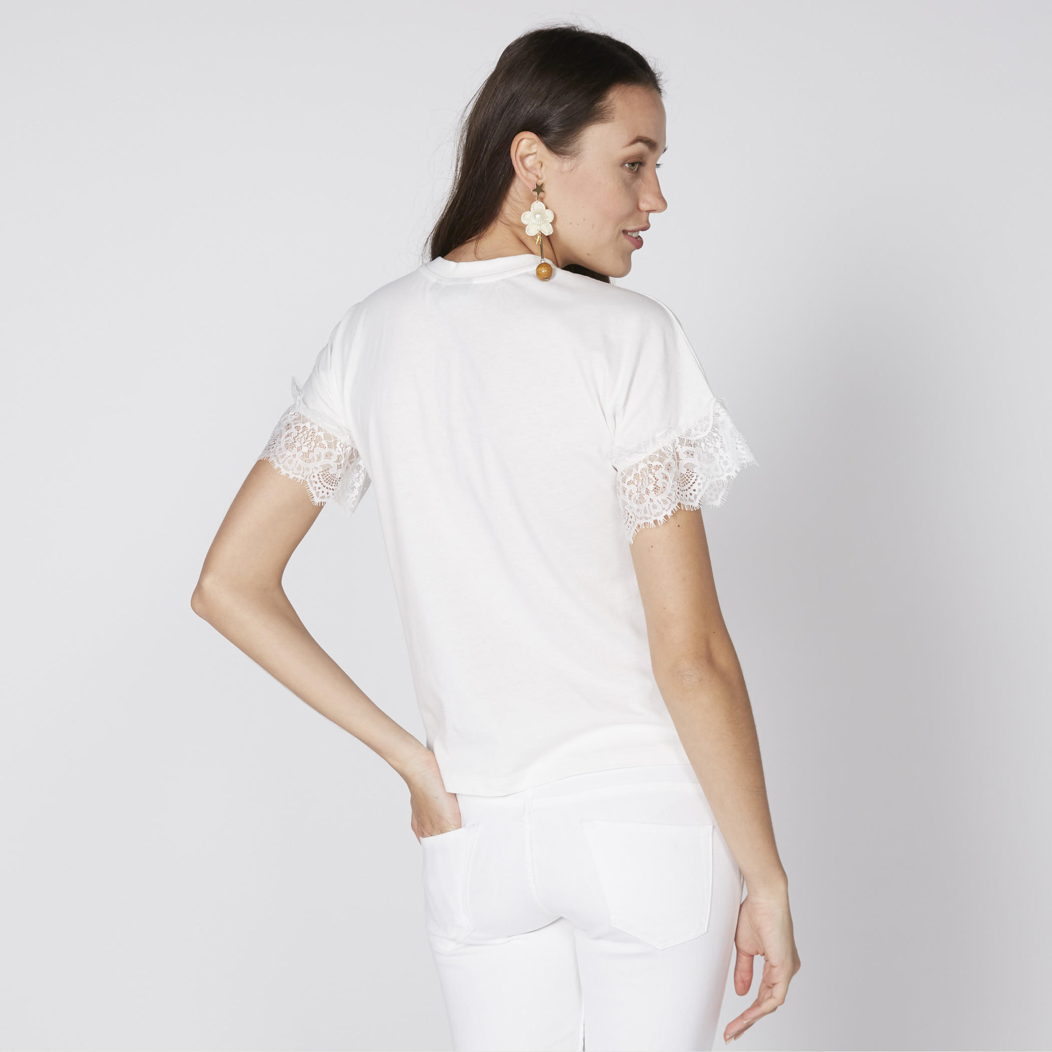 بلوزة بأكمام قصيرة مُزيّنة بالدانتيل مع طبعات باربي-women-clothing-shirtsandblouses-blouses-image-2