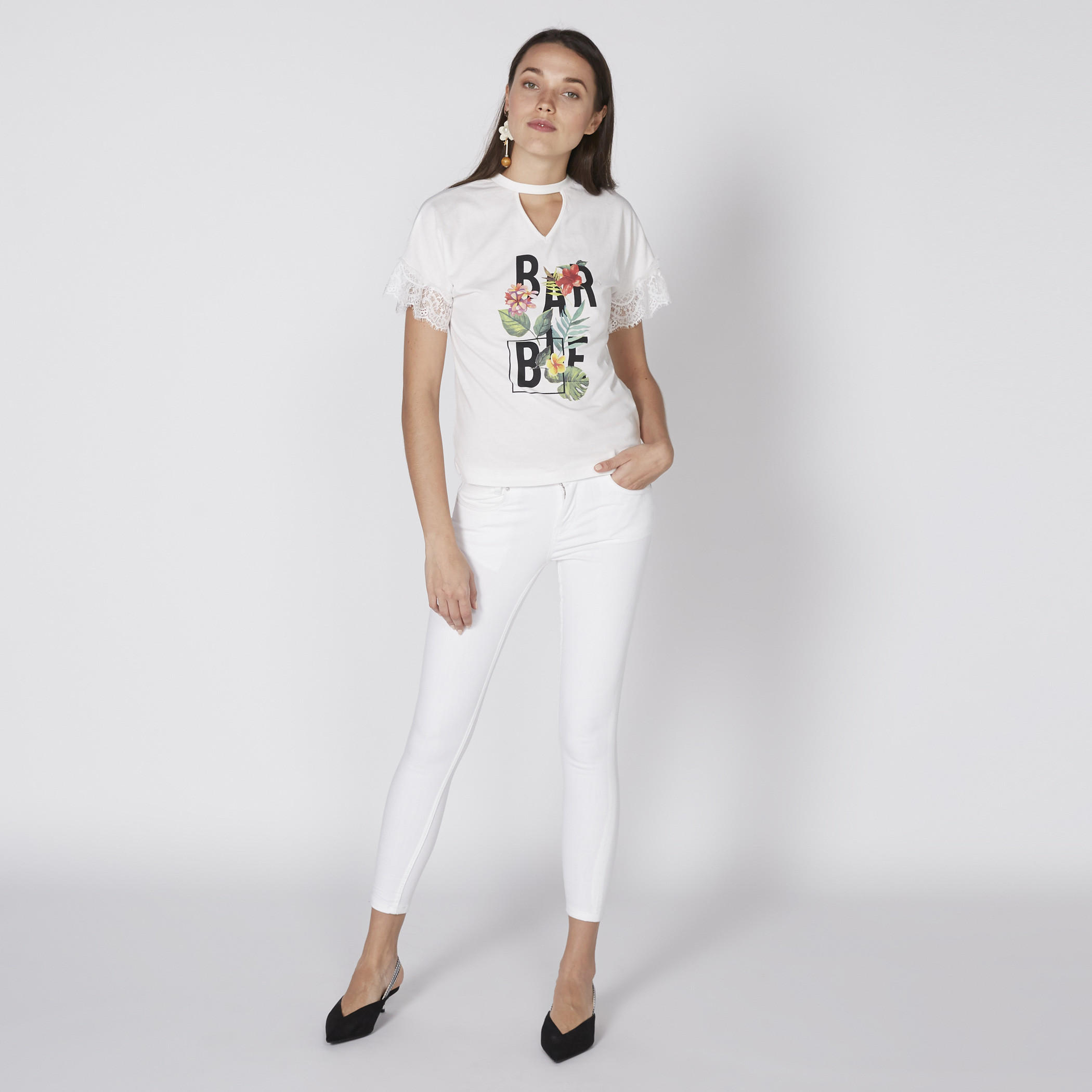 بلوزة بأكمام قصيرة مُزيّنة بالدانتيل مع طبعات باربي-women-clothing-shirtsandblouses-blouses-image-4