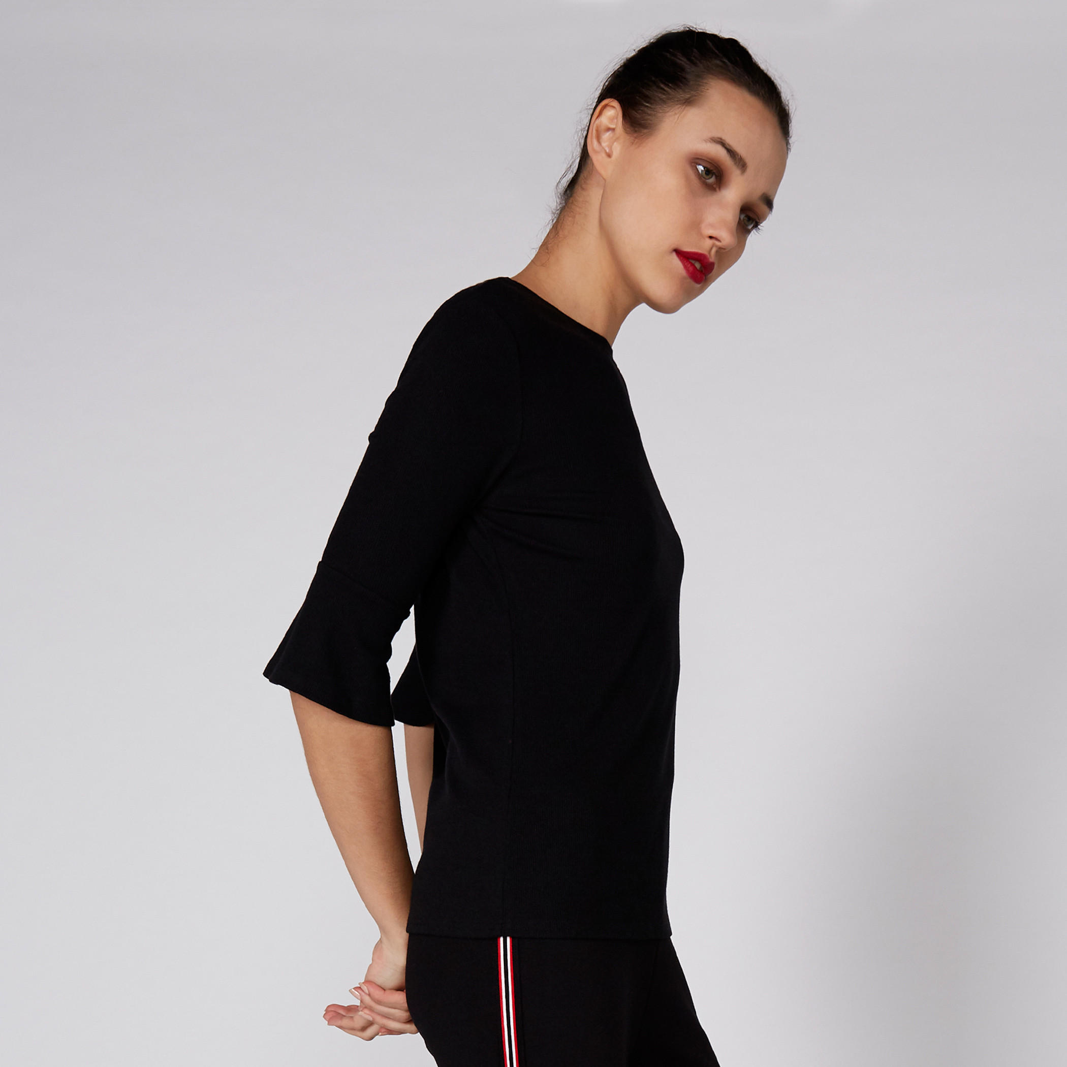 تيشيرت بياقة مستديرة وأكمام قصيرة مزيّن بطبعات باربي-women-clothing-shirtsandblouses-shirts-image-3