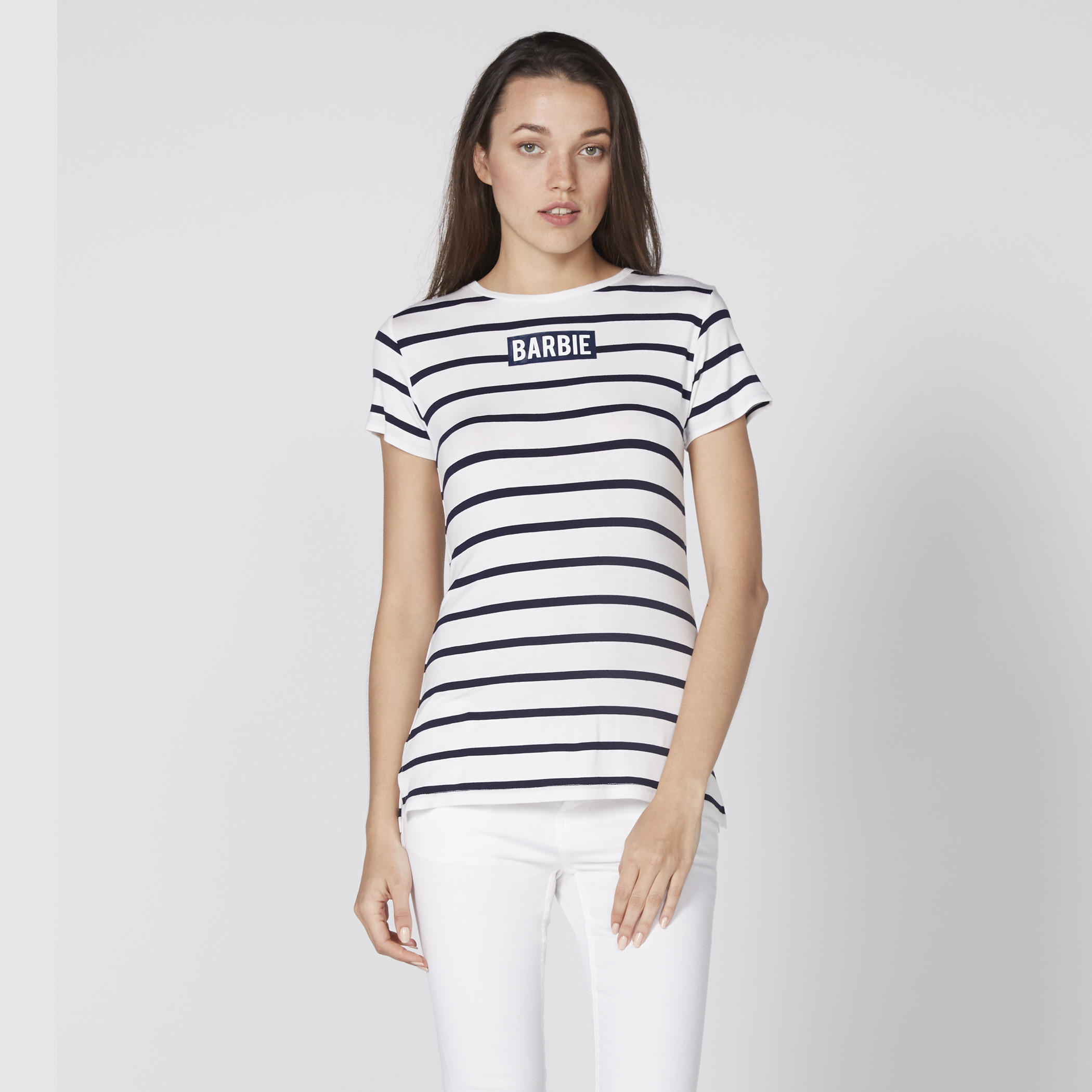 تيشيرت مقلّم بياقة مستديرة وأكمام قصيرة باربي-women-clothing-tshirts-image-1