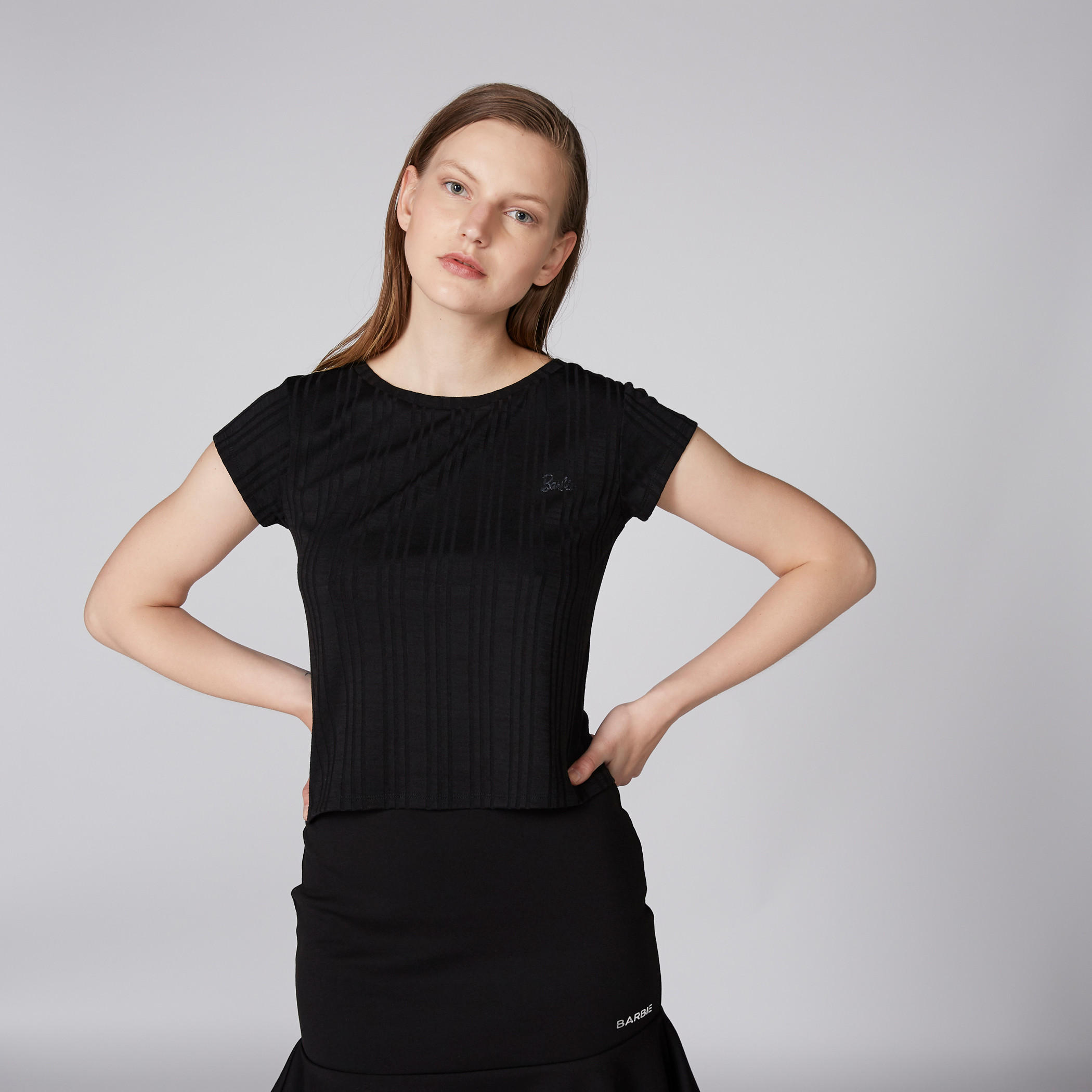 تيشيرت بارز الملمس بياقة مستديرة وأكمام كاب من باربي-women-clothing-tshirts-image-1