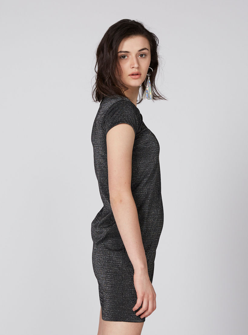 فستان قصير بياقة قارب وأكمام كاب من باربي-women-clothing-dresses-image-1