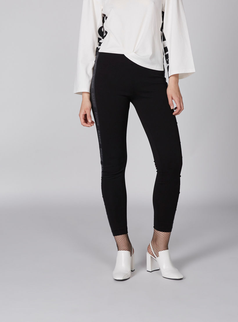 بنطال قصير بشريط جانبي بطبعات من باربي-women-clothing-bottoms-trousers-image-2