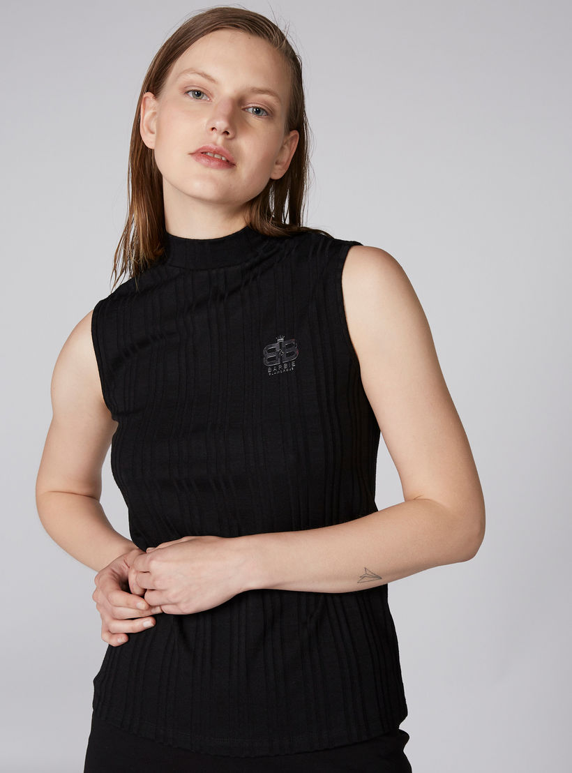 تيشيرت بارز الملمس دون أكمام بياقة عالية من باربي-women-clothing-tshirts-image-1