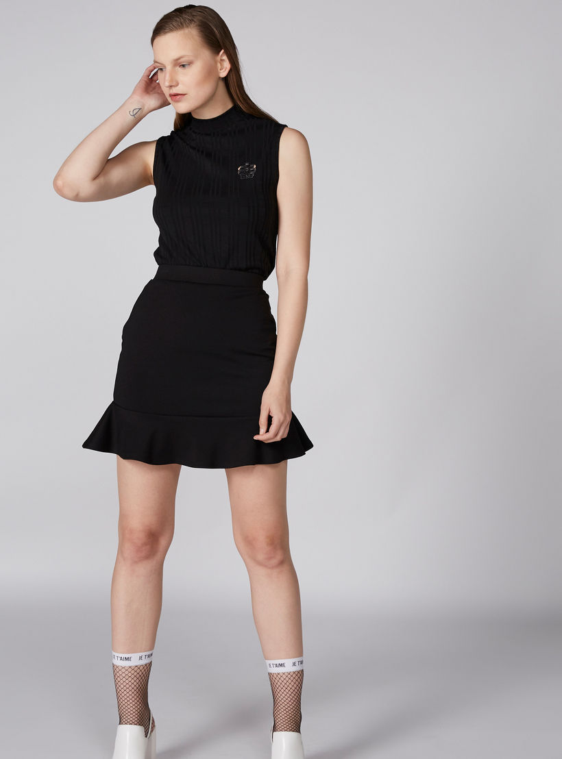 تيشيرت بارز الملمس دون أكمام بياقة عالية من باربي-women-clothing-tshirts-image-4