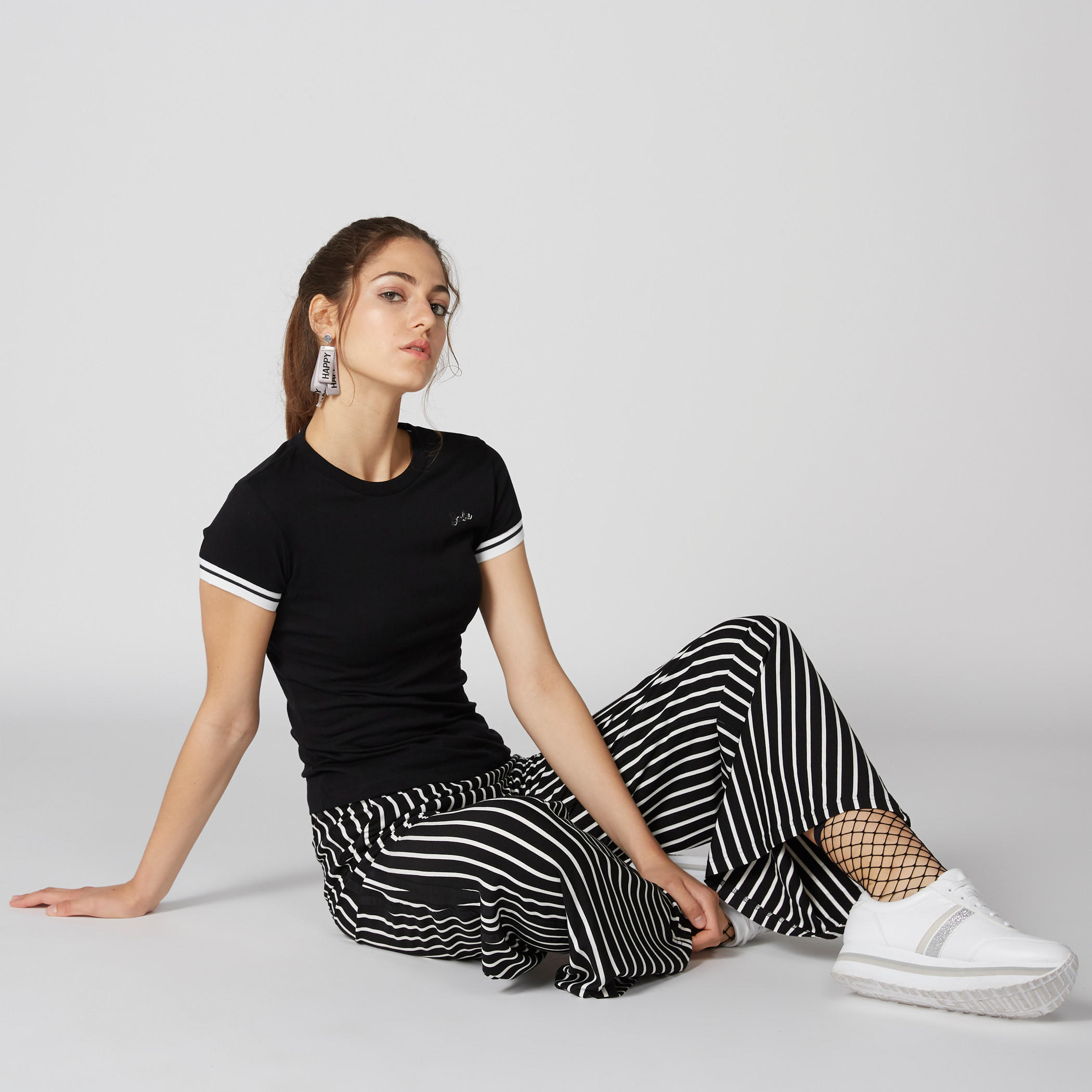 تيشيرت بياقة مستديرة وأكمام قصيرة من باربي-women-clothing-tshirts-image-1