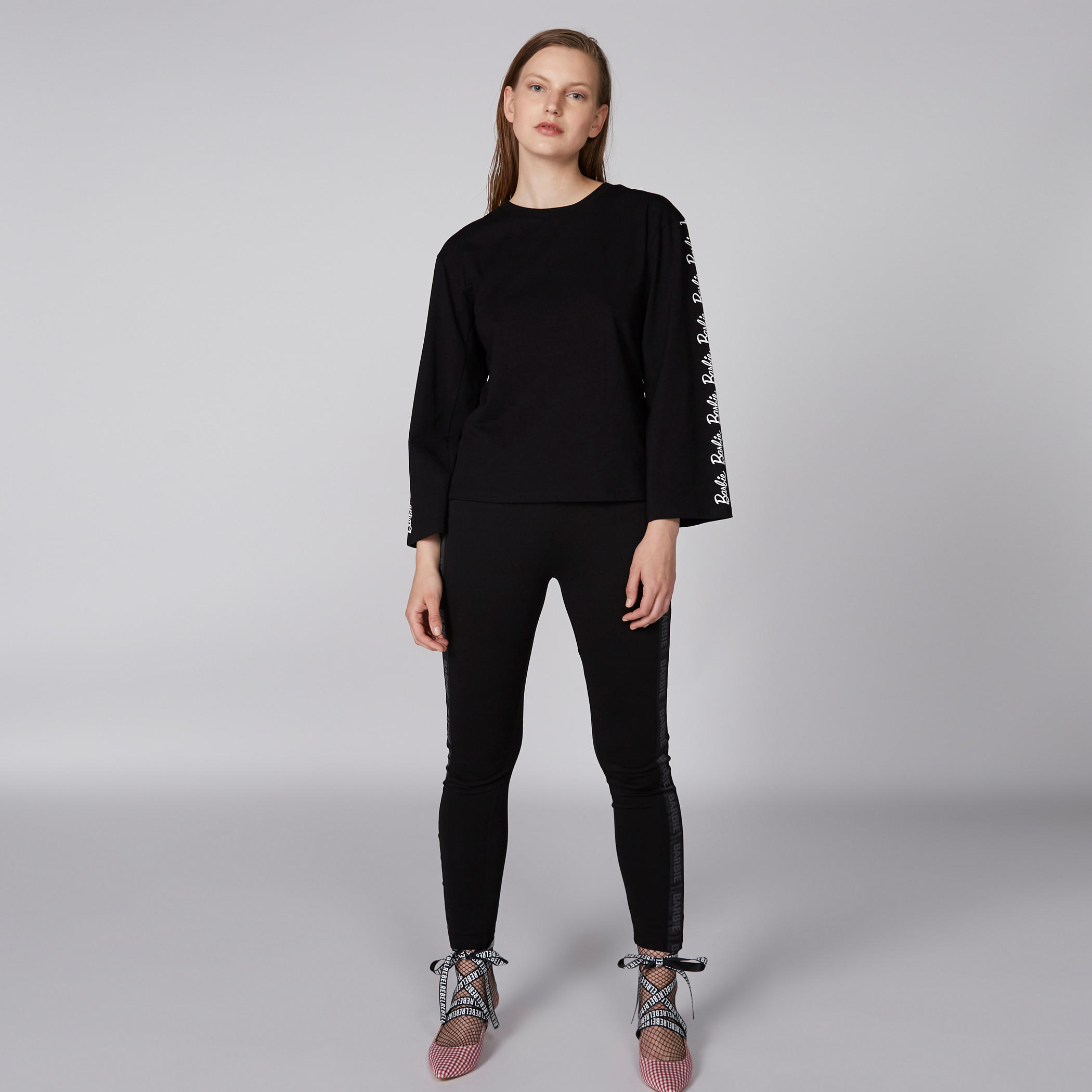 بلوزة بياقة مستديرة وأكمام طويلة وطبعات باربي-women-clothing-shirtsandblouses-blouses-image-1