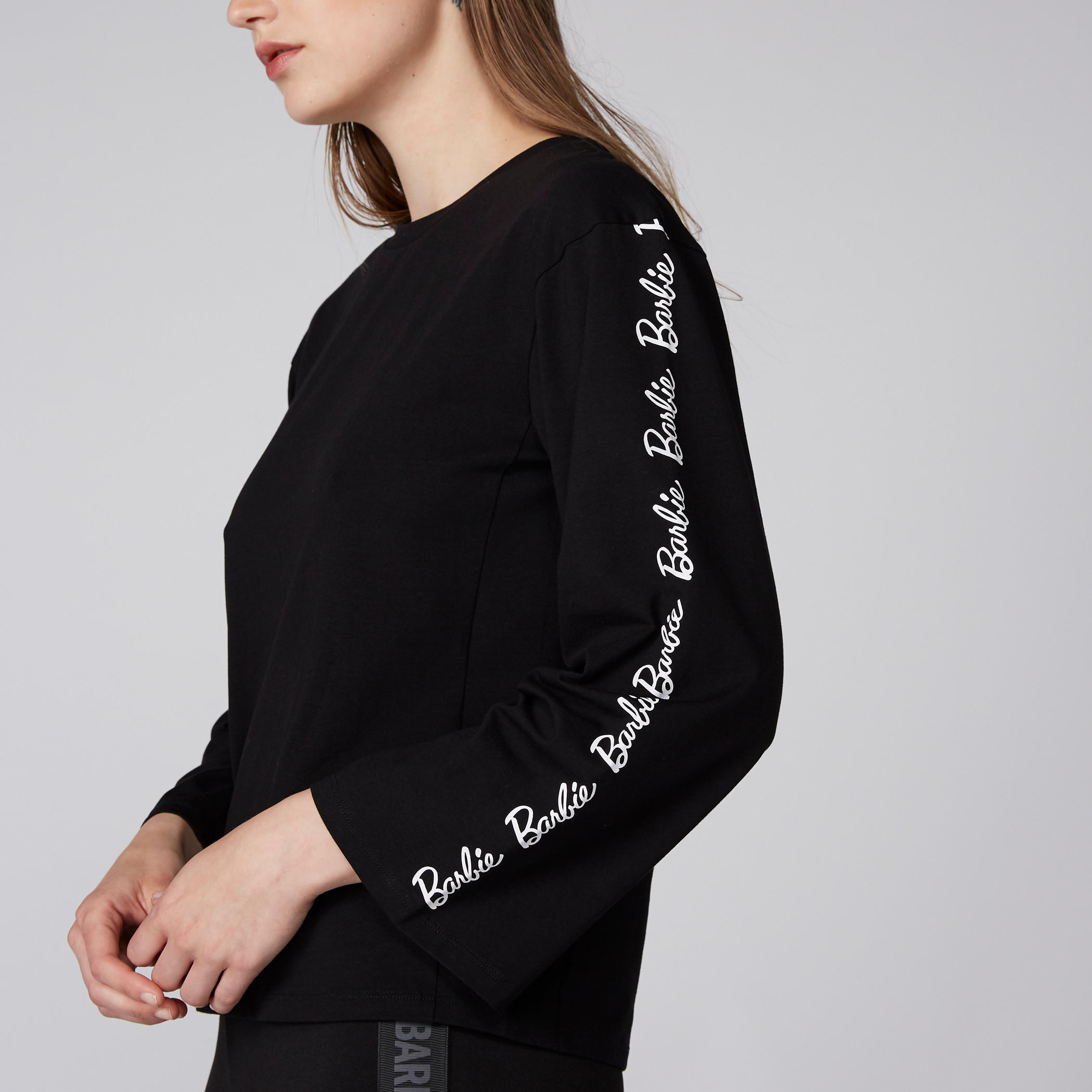 بلوزة بياقة مستديرة وأكمام طويلة وطبعات باربي-women-clothing-shirtsandblouses-blouses-image-2
