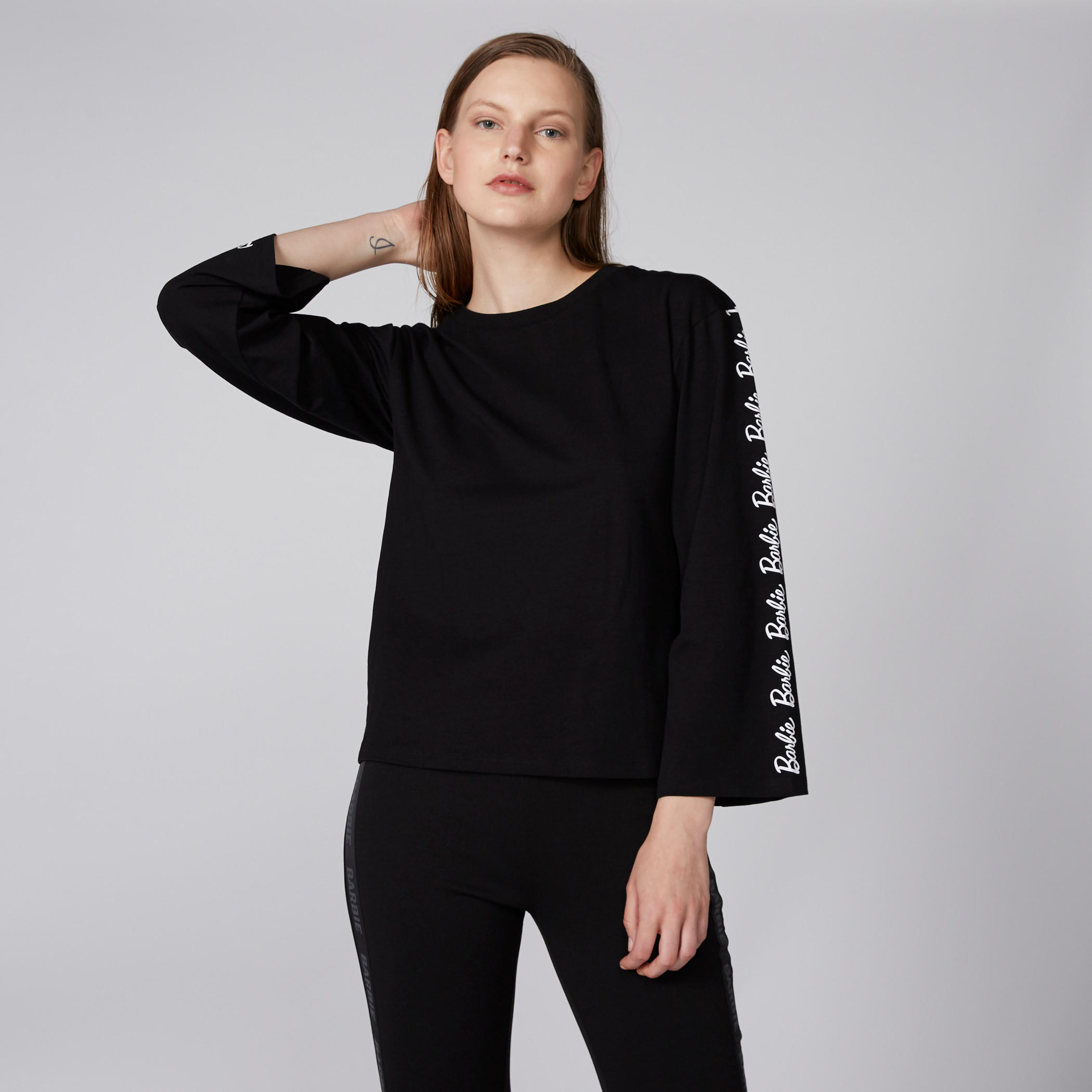 بلوزة بياقة مستديرة وأكمام طويلة وطبعات باربي-women-clothing-shirtsandblouses-blouses-image-3