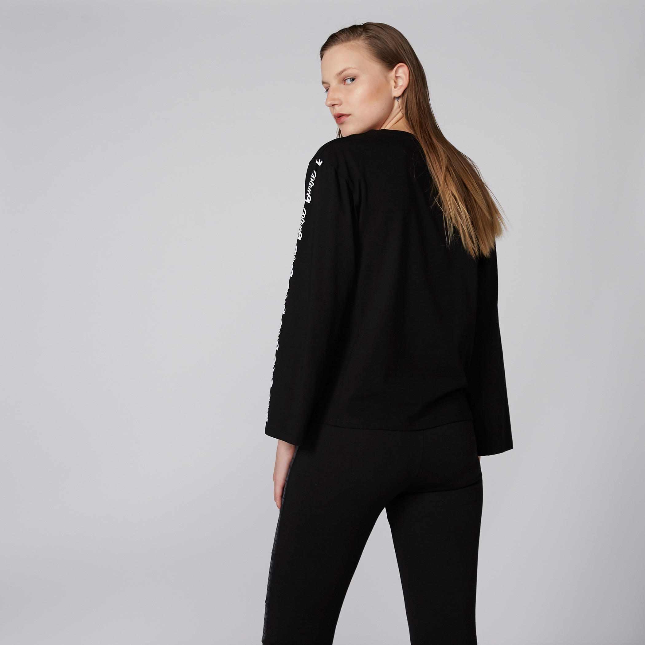 بلوزة بياقة مستديرة وأكمام طويلة وطبعات باربي-women-clothing-shirtsandblouses-blouses-image-4