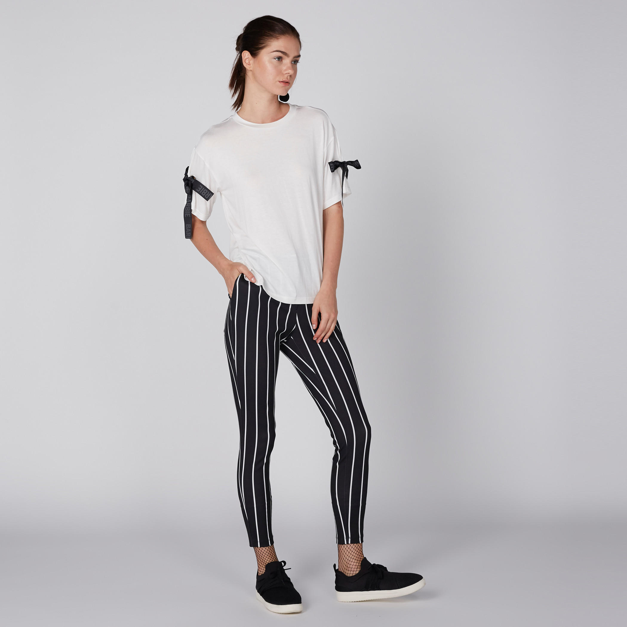تيشيرت بياقة مستديرة وأكمام قصيرة وفيونكة من باربي-women-clothing-shirtsandblouses-shirts-image-1