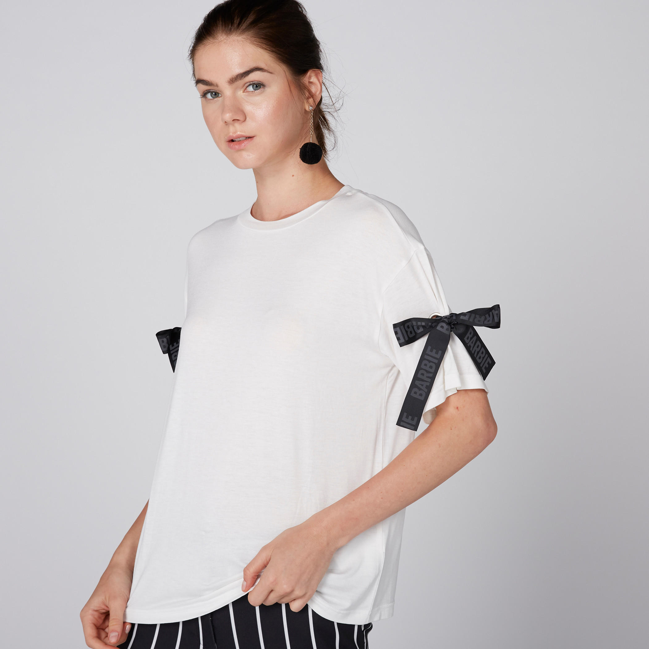 تيشيرت بياقة مستديرة وأكمام قصيرة وفيونكة من باربي-women-clothing-shirtsandblouses-shirts-image-3