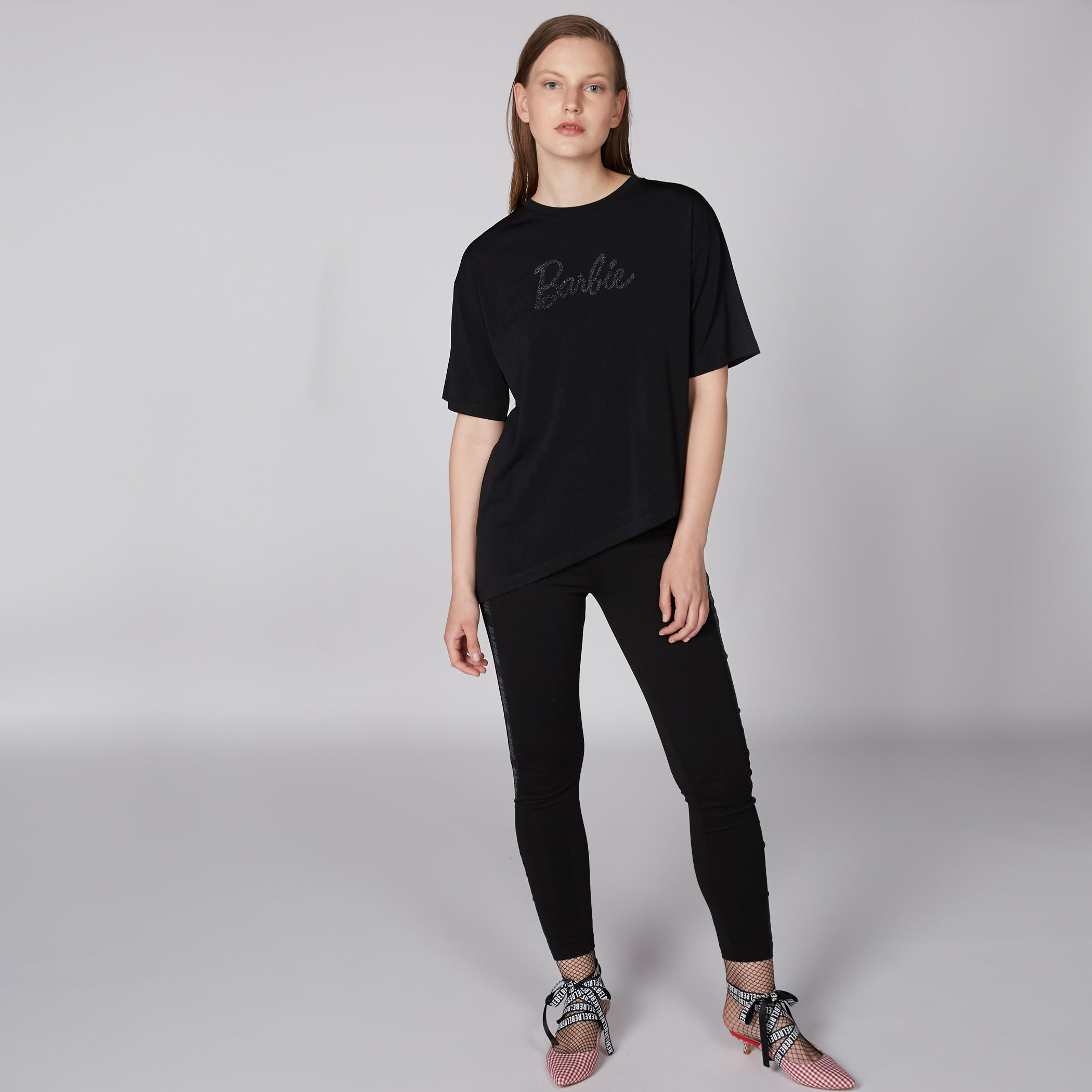 تيشيرت بياقة مستديرة وأكمام قصيرة وطبعات باربي-women-clothing-tshirts-image-3