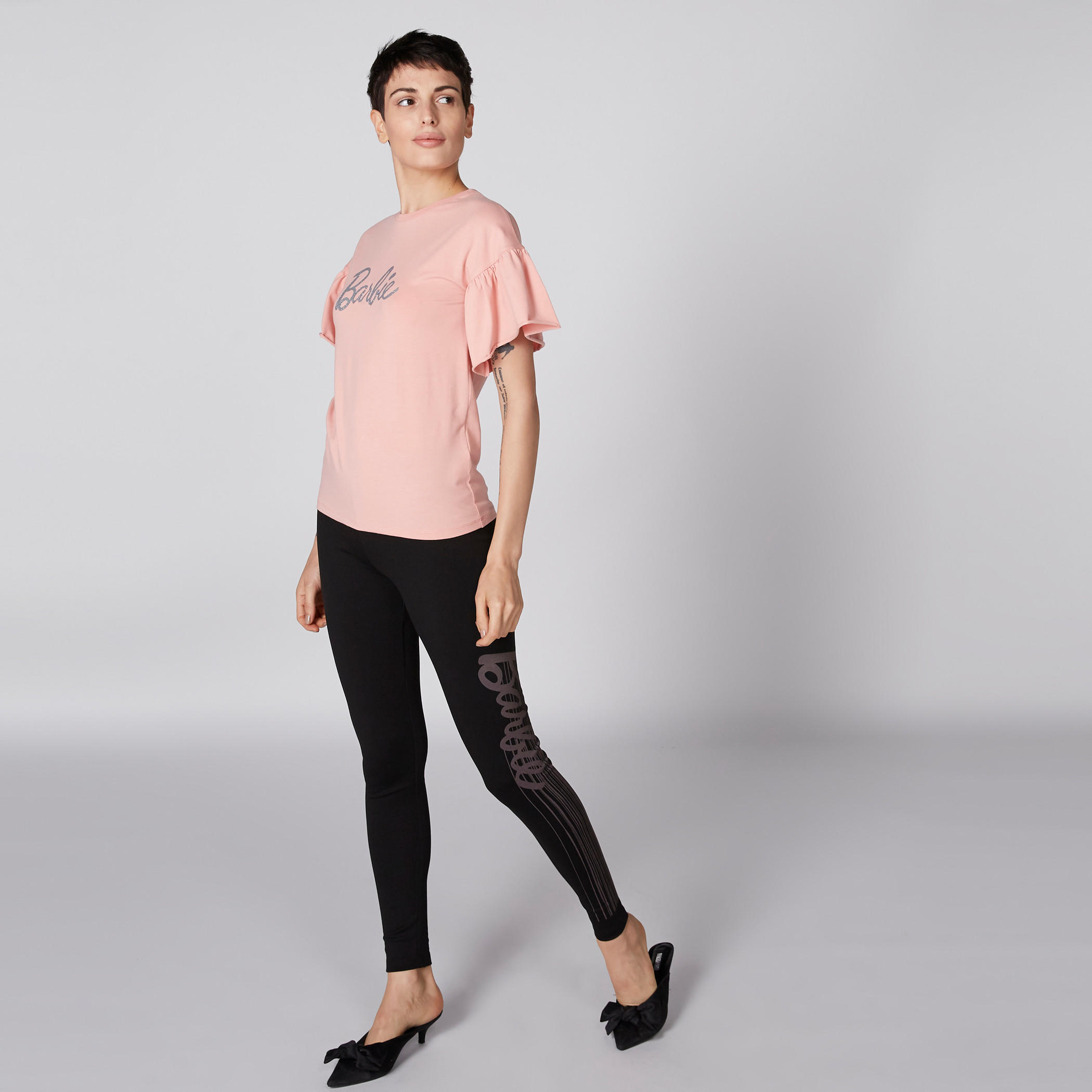 بلوزة بياقة مستديرة وأكمام واسعة وطبعات باربي-women-clothing-tshirts-image-3