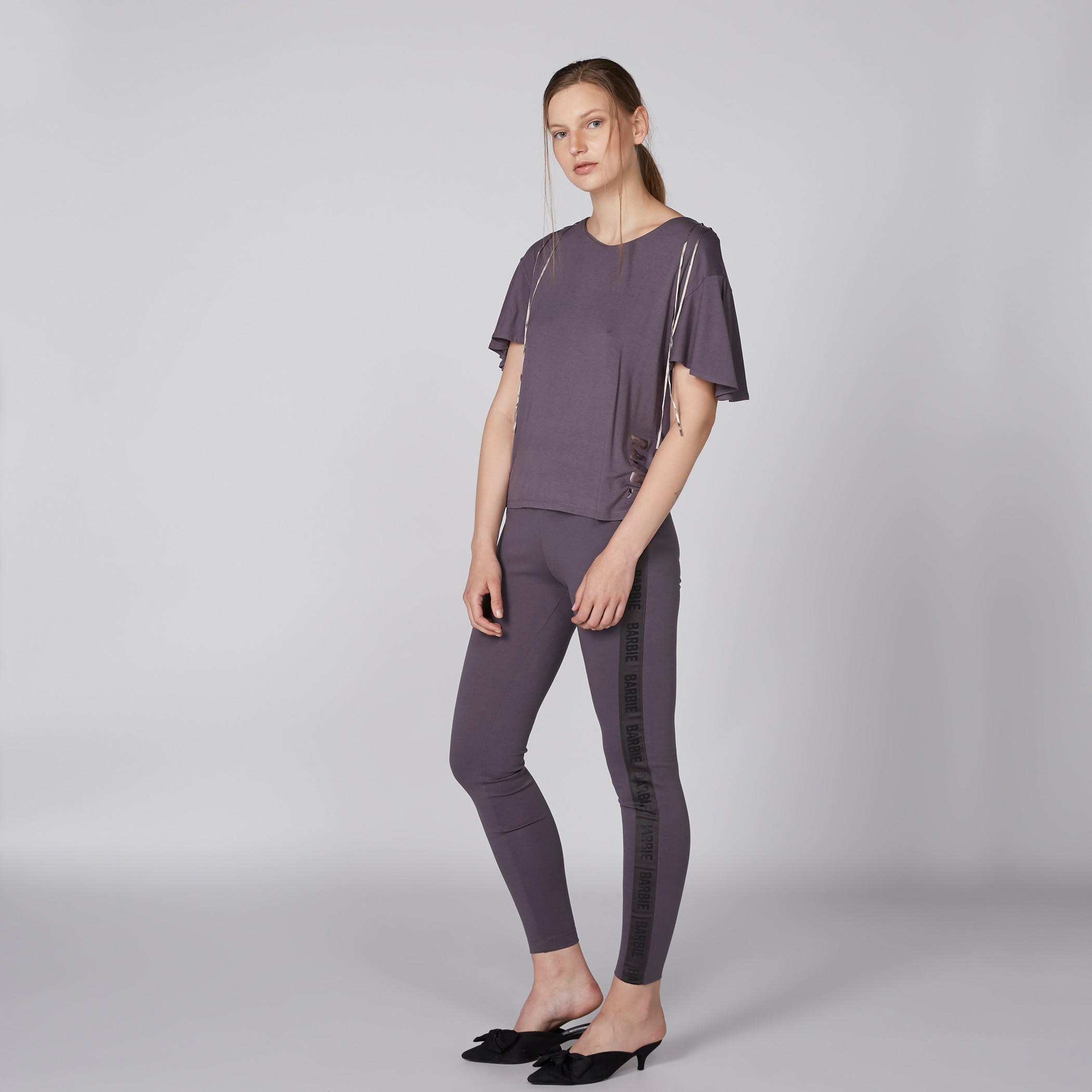 بلوزة بياقة مستديرة وأكمام واسعة وطبعات باربي-women-clothing-shirtsandblouses-blouses-image-1