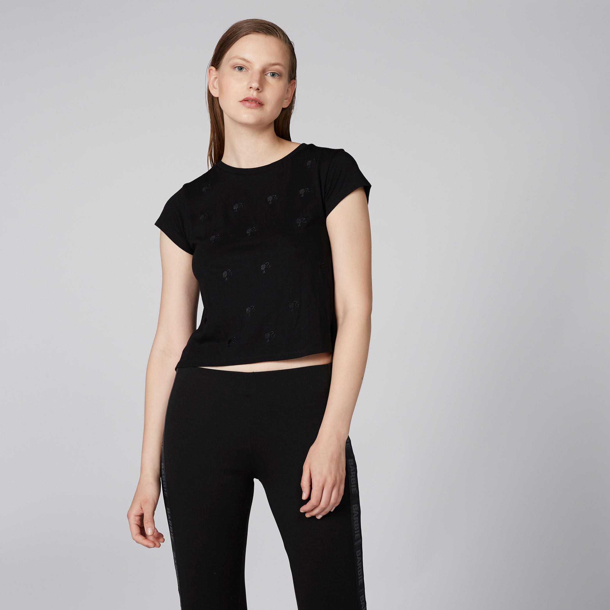 تيشيرت بياقة مستديرة وأكمام كاب وطبعات باربي-women-clothing-tshirts-image-1