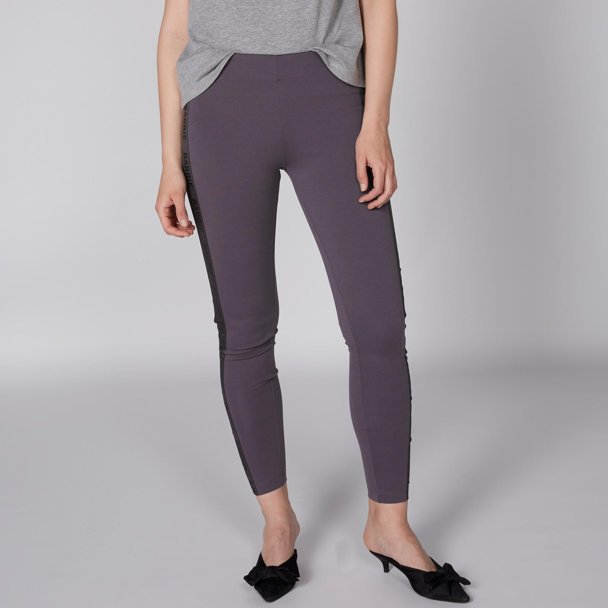 بنطال طويل بخصر مطّاطي وطبعات باربي-women-clothing-bottoms-trousers-image-1