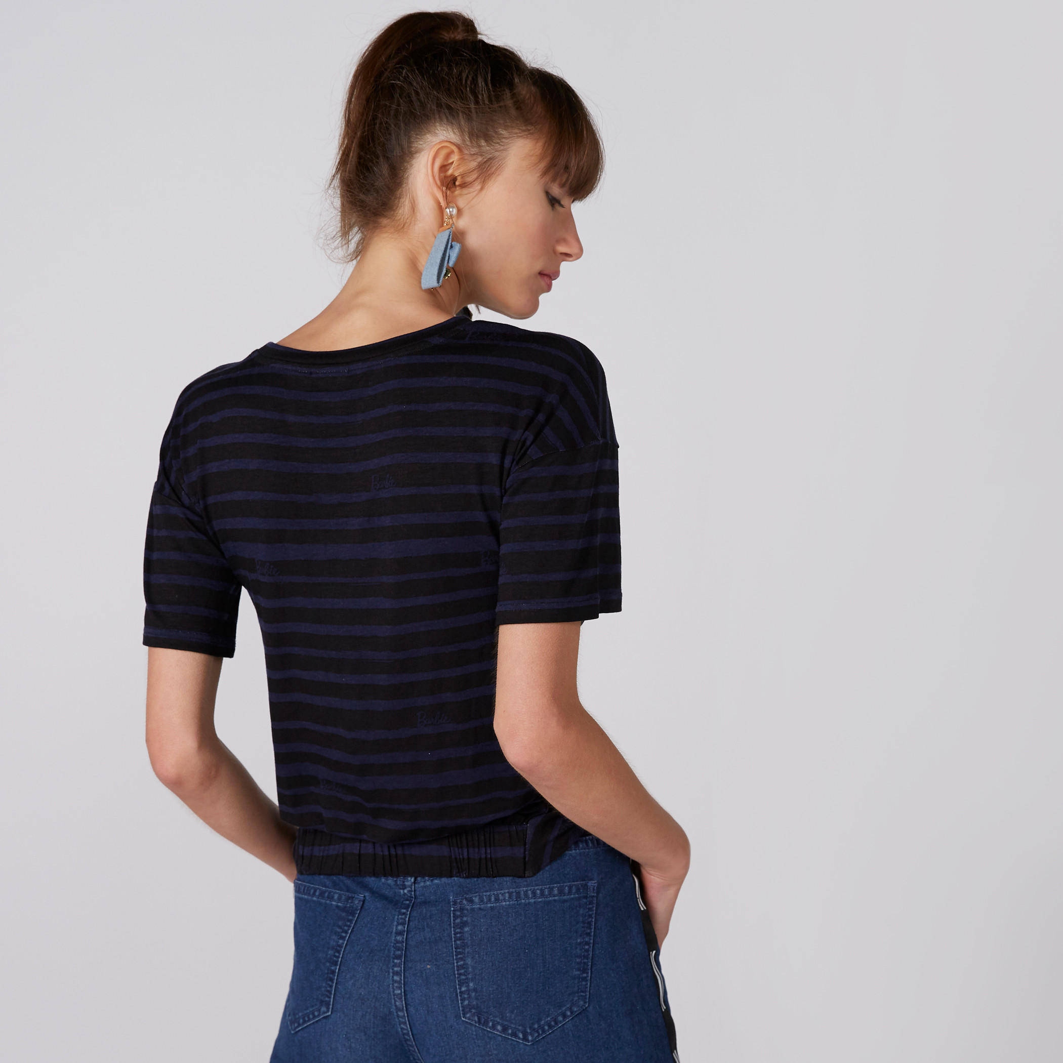 تيشيرت مقلّم بياقة ضيقة وأكمام قصيرة من باربي-women-clothing-tshirts-image-2