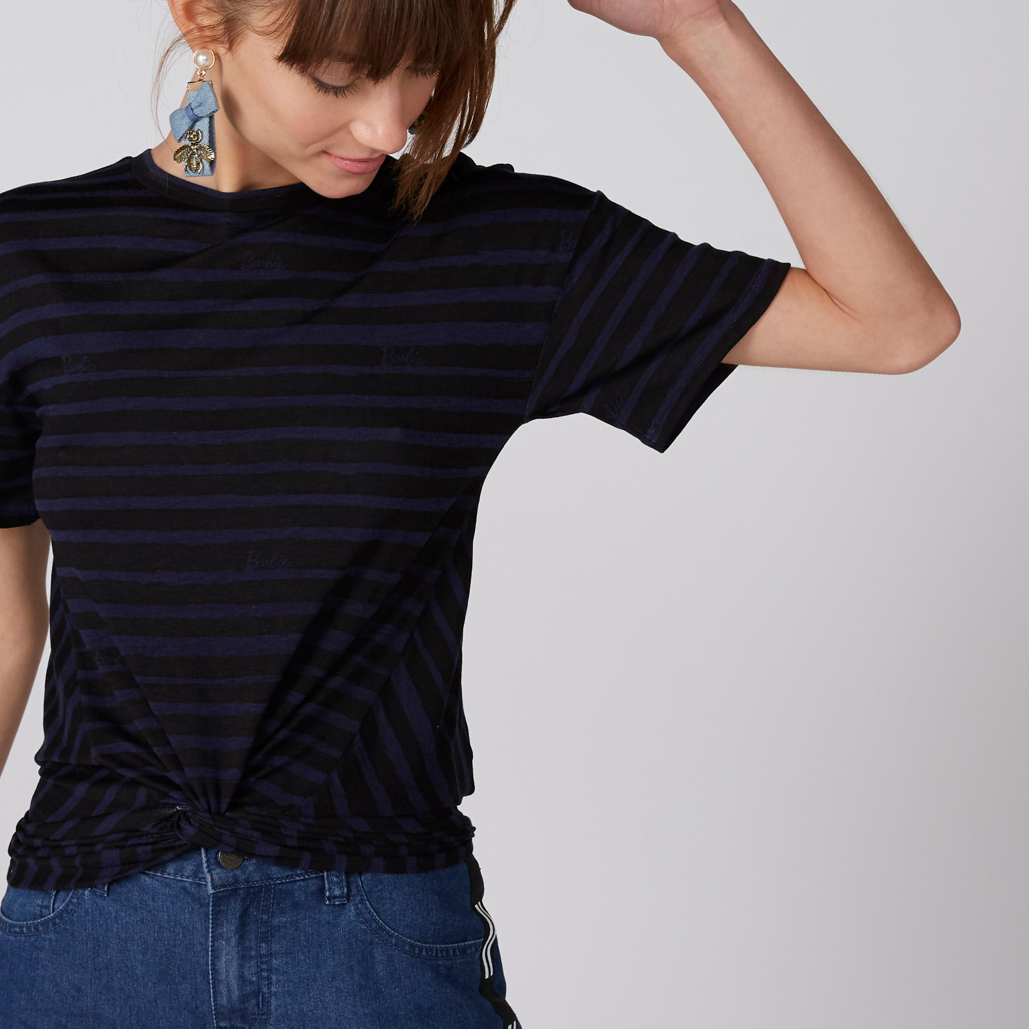 تيشيرت مقلّم بياقة ضيقة وأكمام قصيرة من باربي-women-clothing-tshirts-image-4