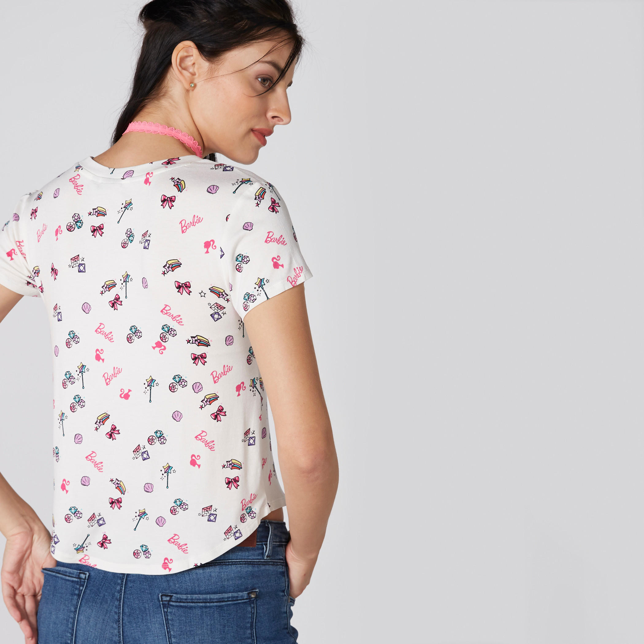 تيشيرت بياقة مستديرة وأكمام قصيرة وطبعات باربي-women-clothing-tshirts-image-2