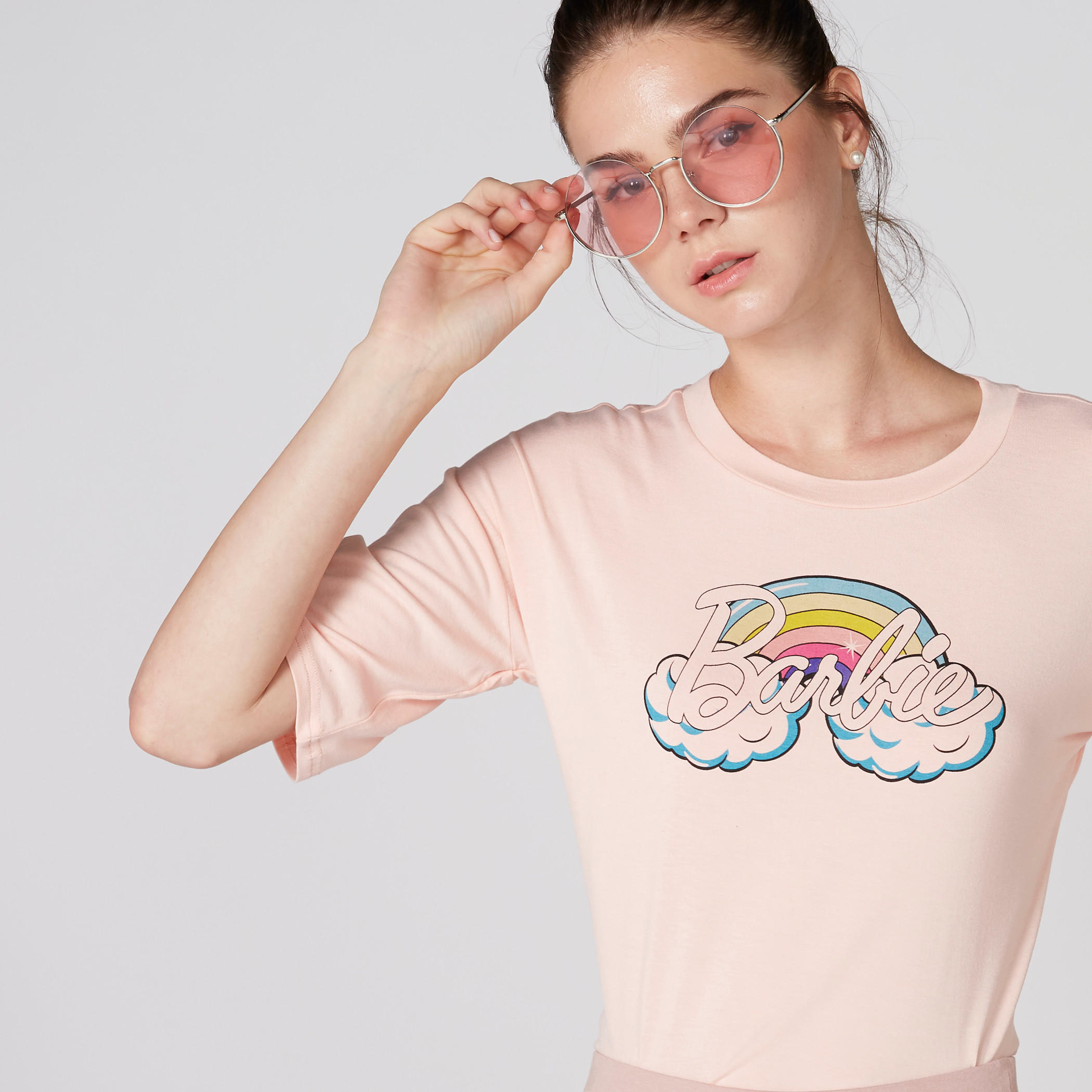 تيشيرت بياقة مستديرة وأكمام قصيرة وطبعات باربي-women-clothing-tshirts-image-4